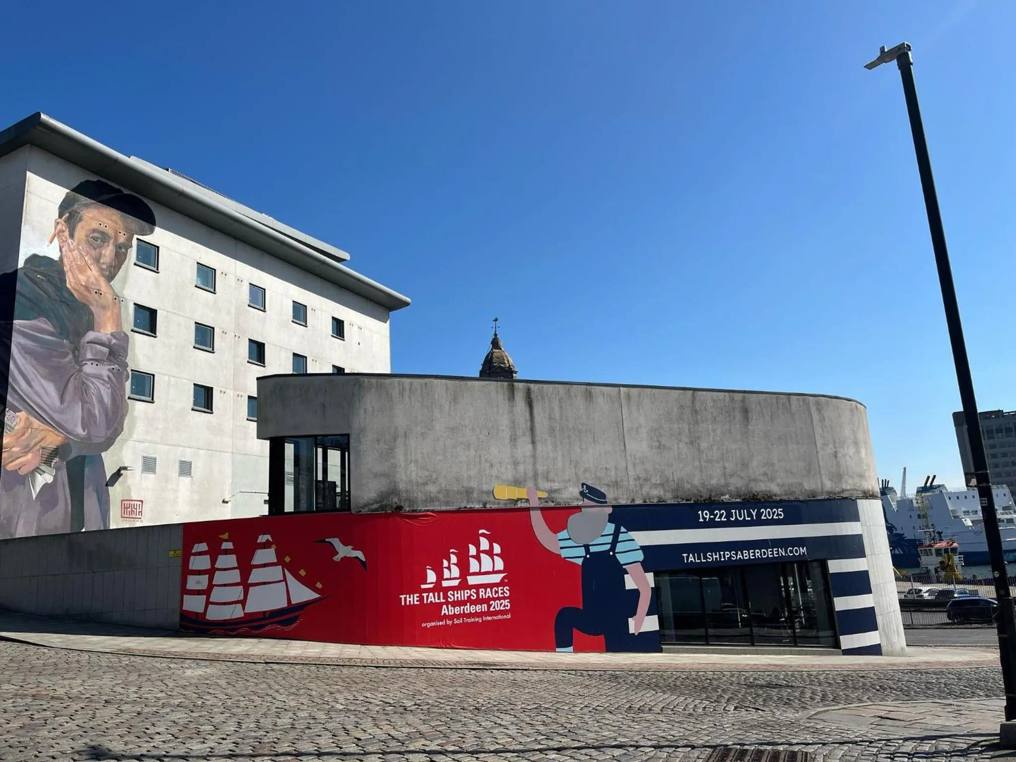 Facade/entrance in ibis Aberdeen Centre – Quayside