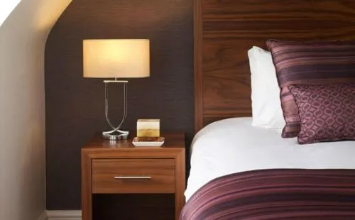 Bedroom, Bed in The Boleyn Hotel