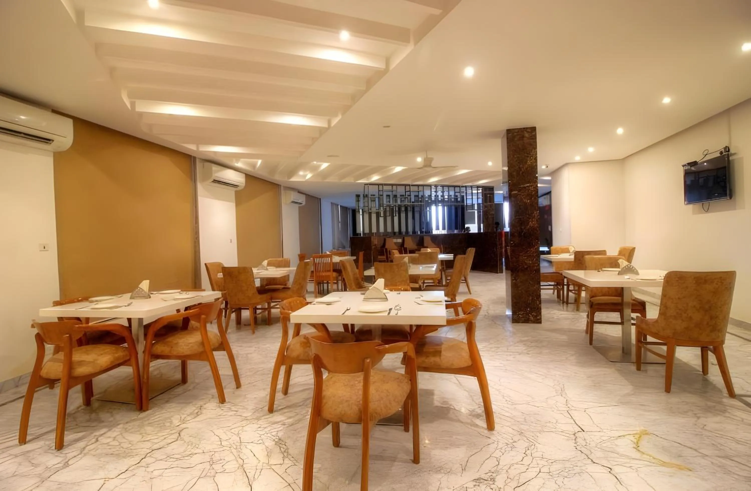 Hotel Almati Inn - Near Delhi Airport