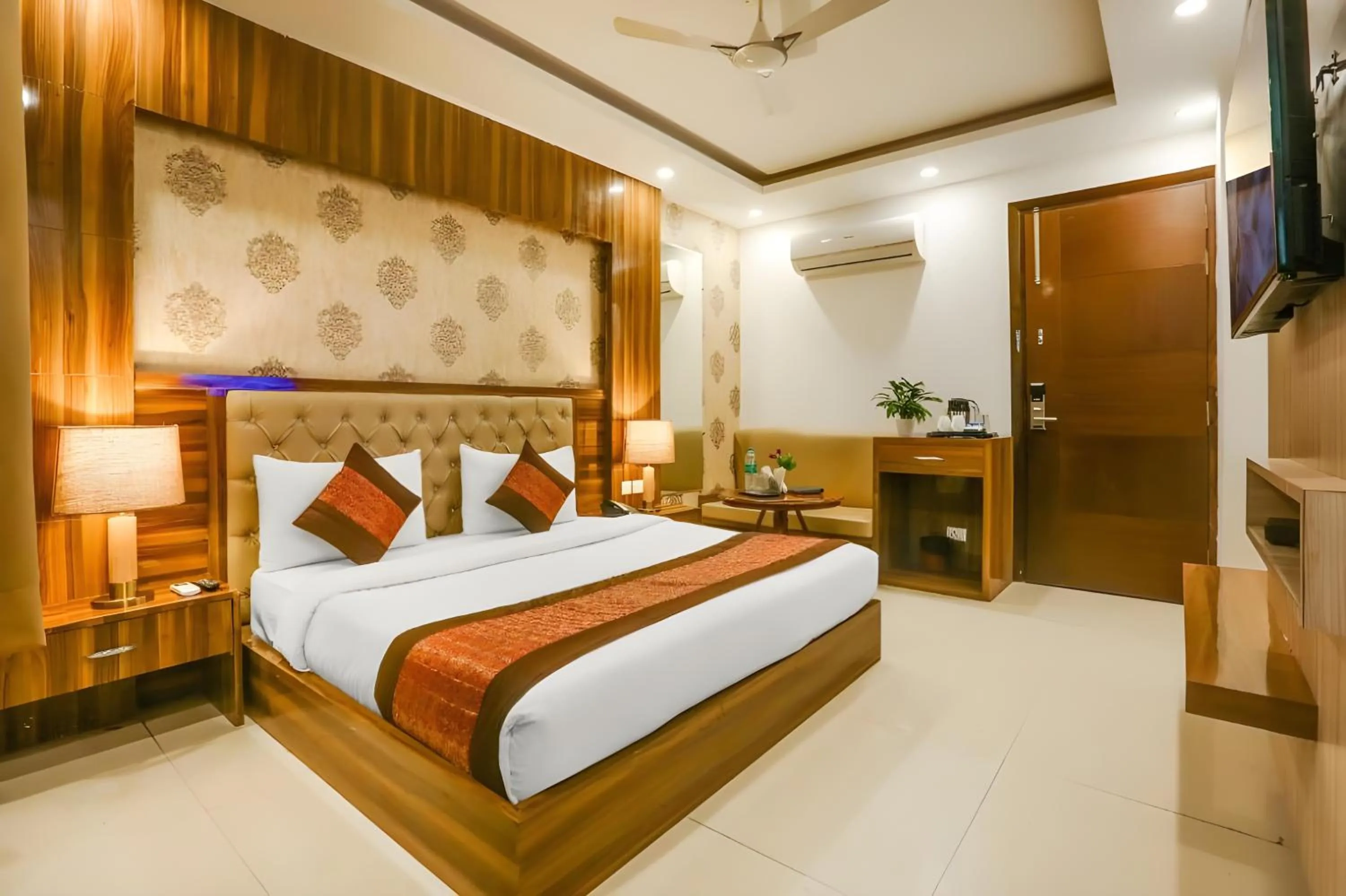 Hotel Almati Inn - Near Delhi Airport