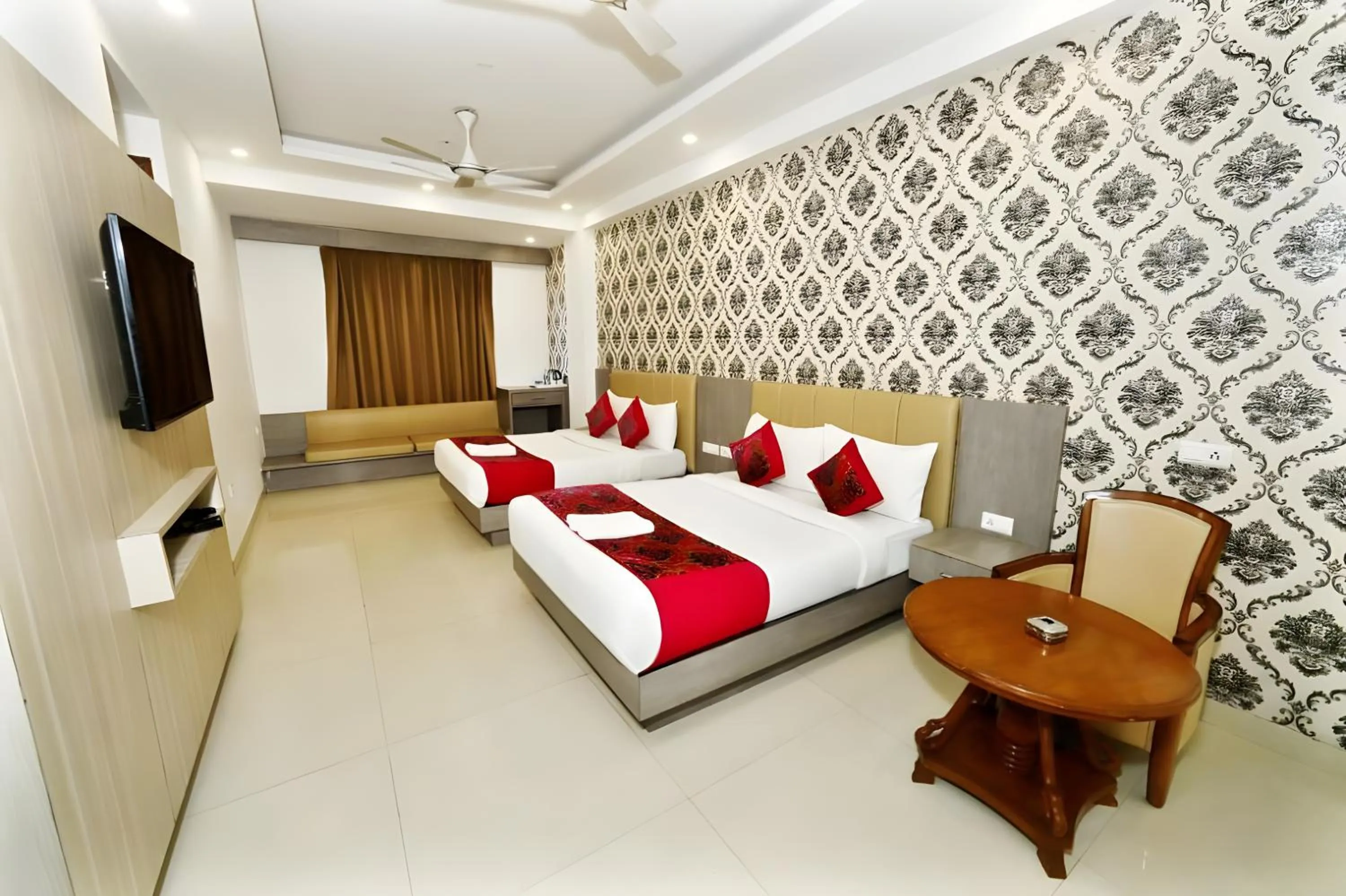 Hotel Almati Inn - Near Delhi Airport