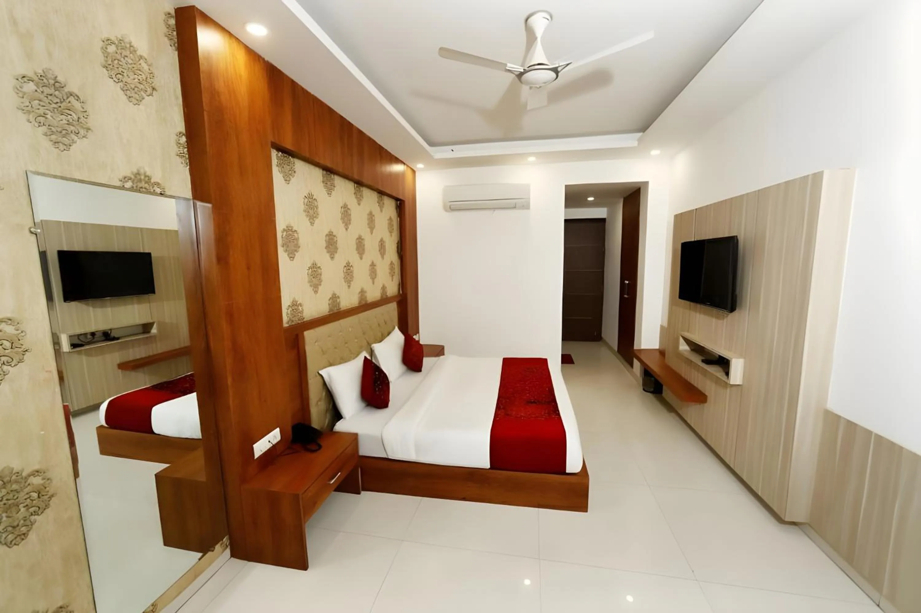 Hotel Almati Inn - Near Delhi Airport