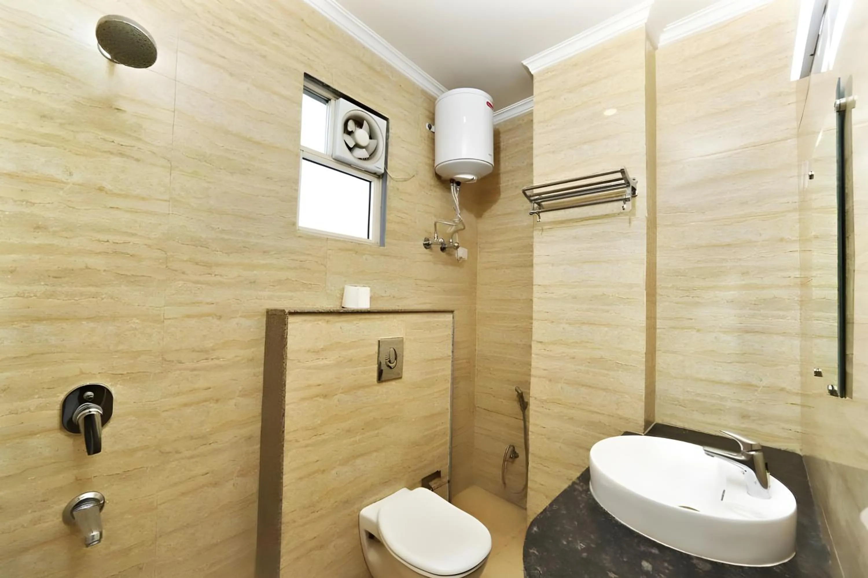 Hotel Almati Inn - Near Delhi Airport