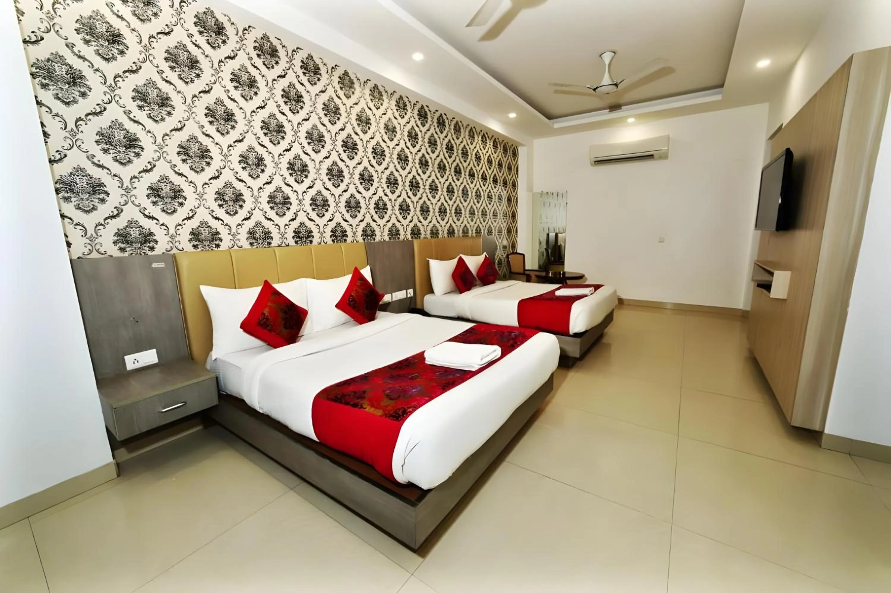 Hotel Almati Inn - Near Delhi Airport