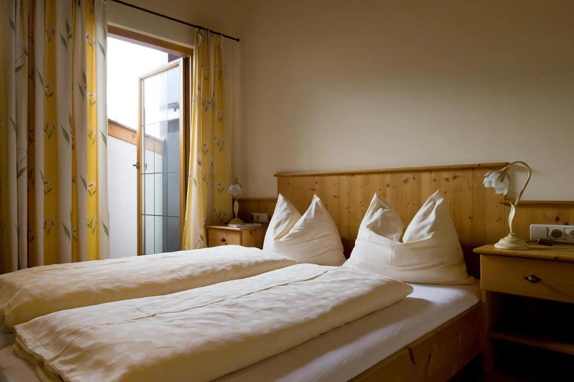 Bed in Unterwirt - Restaurant & Gasthof Ebbs