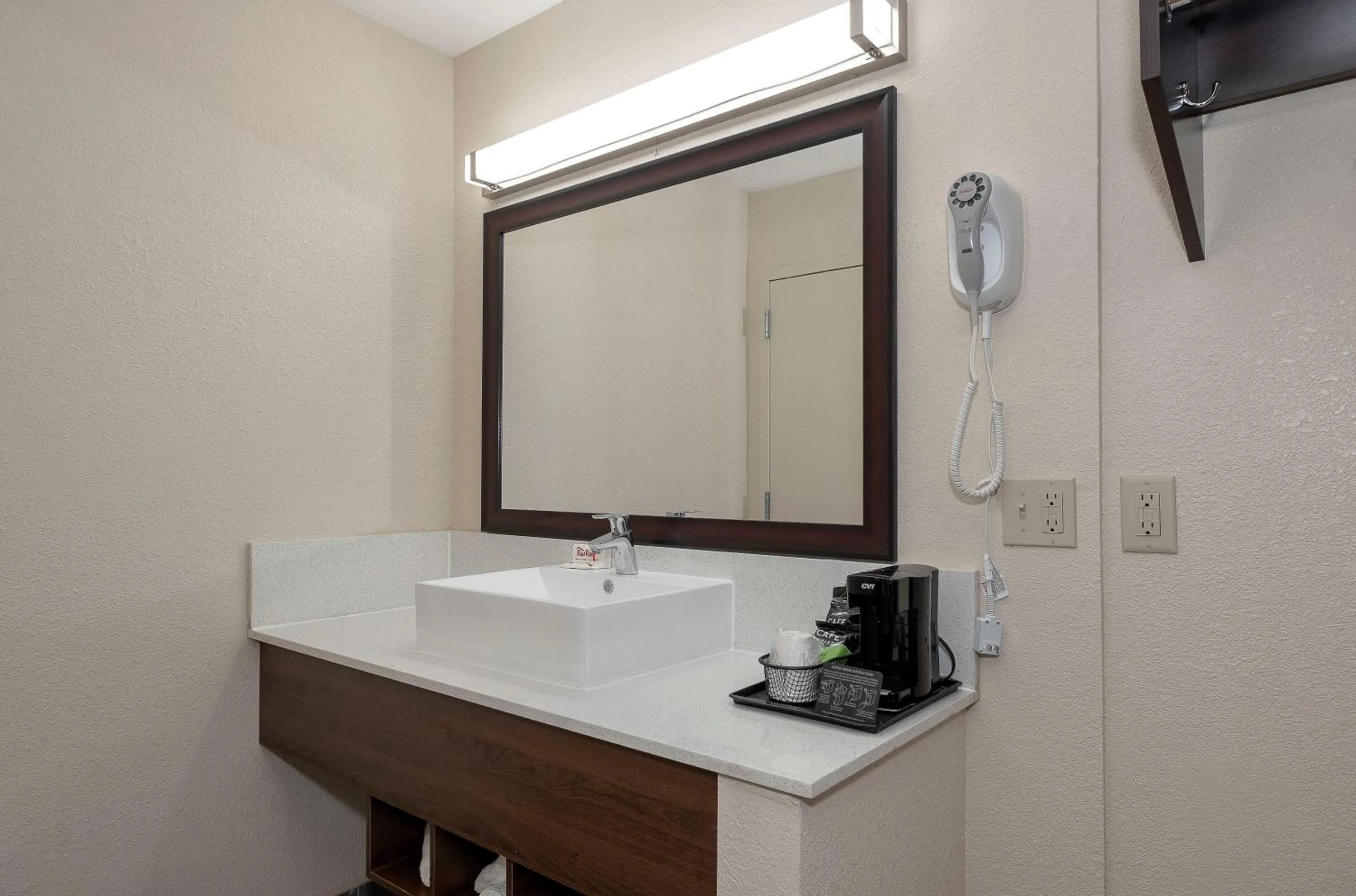 Bathroom in Red Roof Inn Freehold