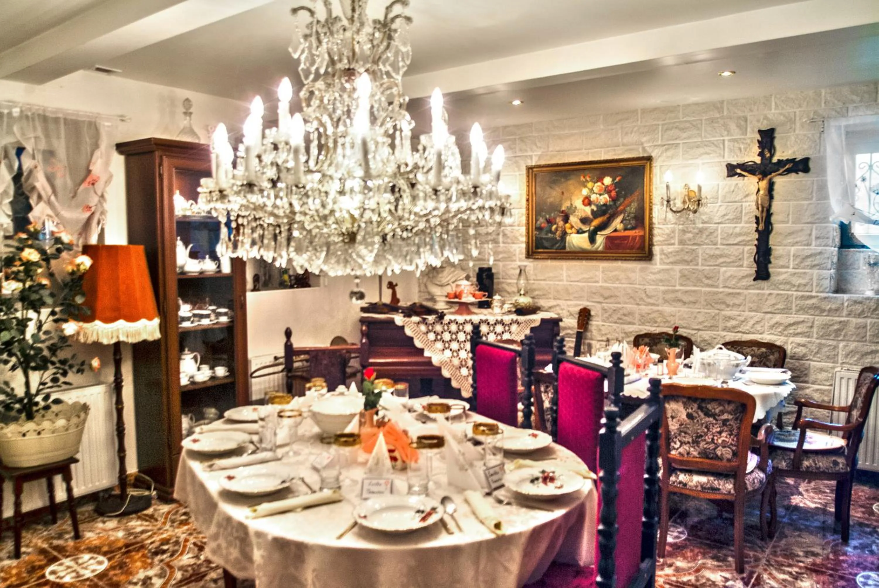 Restaurant/places to eat in Hotel Garni