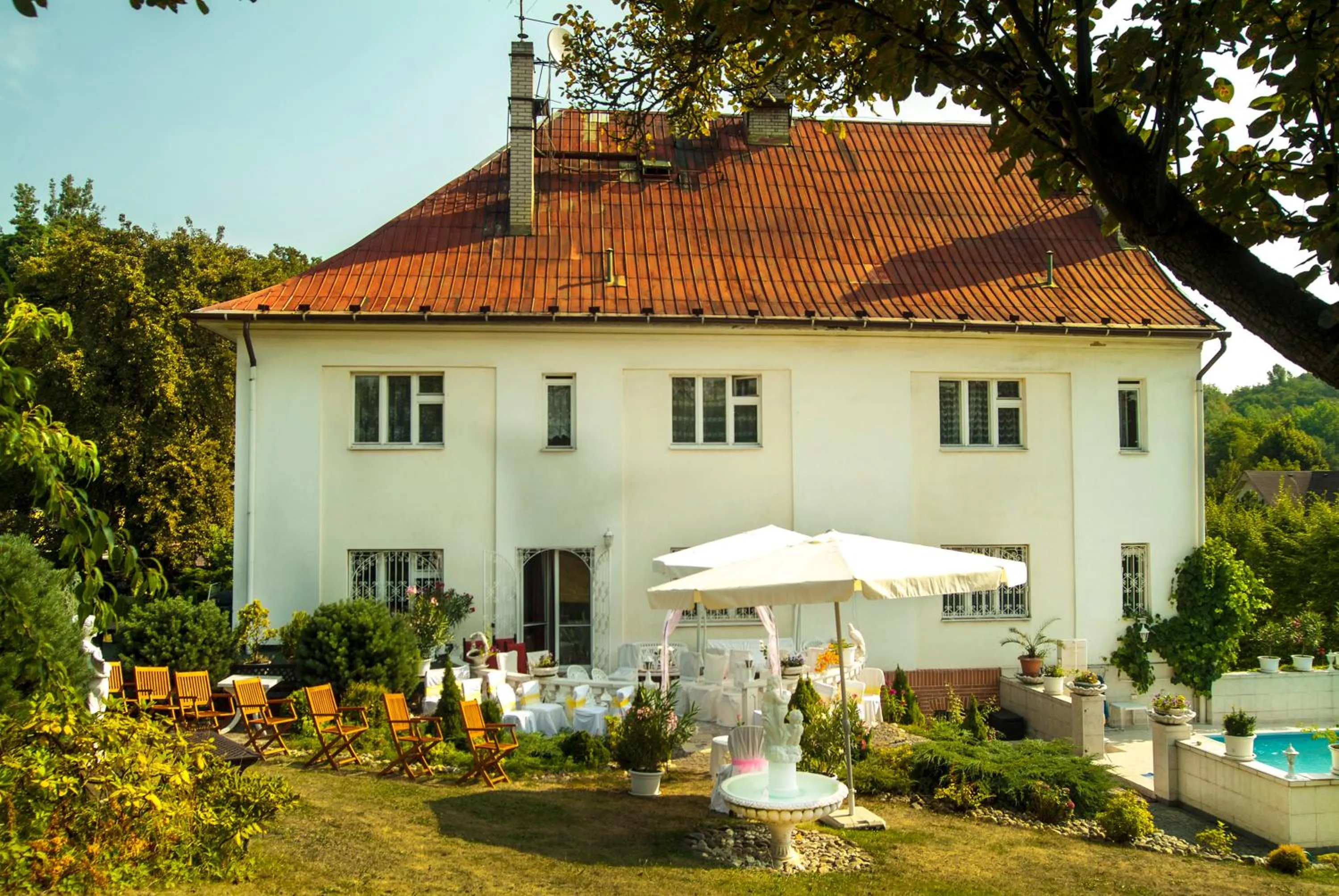 Property building in Hotel Garni