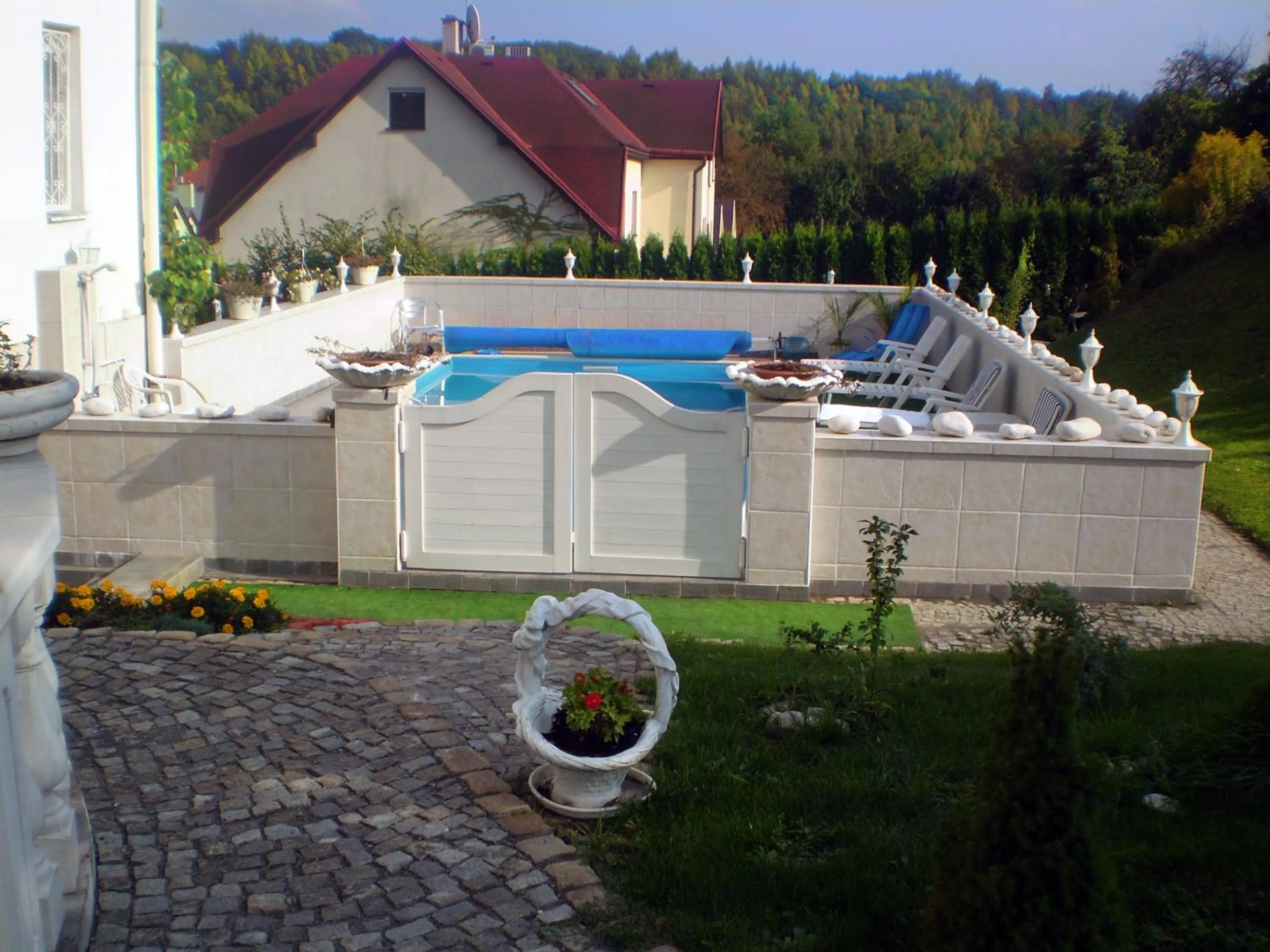 Swimming pool in Hotel Garni
