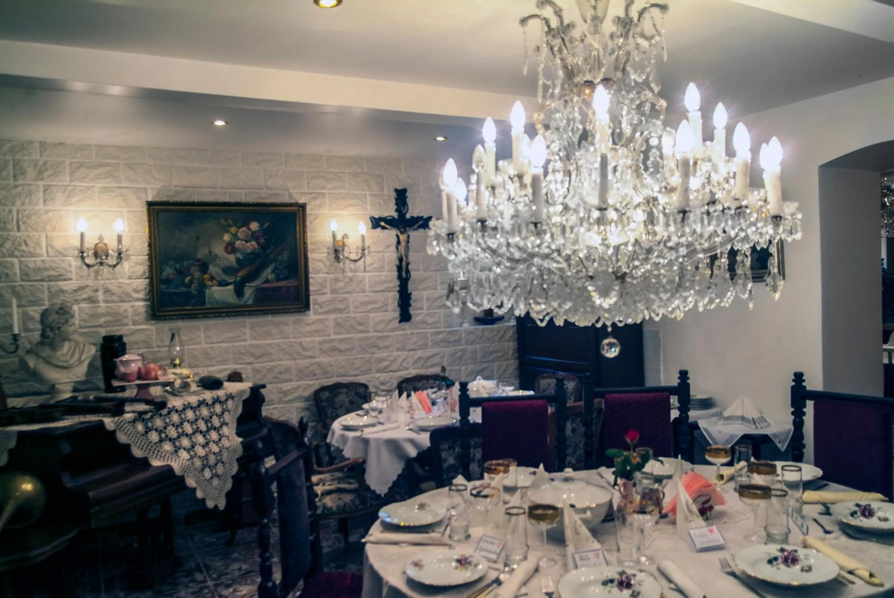 Restaurant/places to eat in Hotel Garni