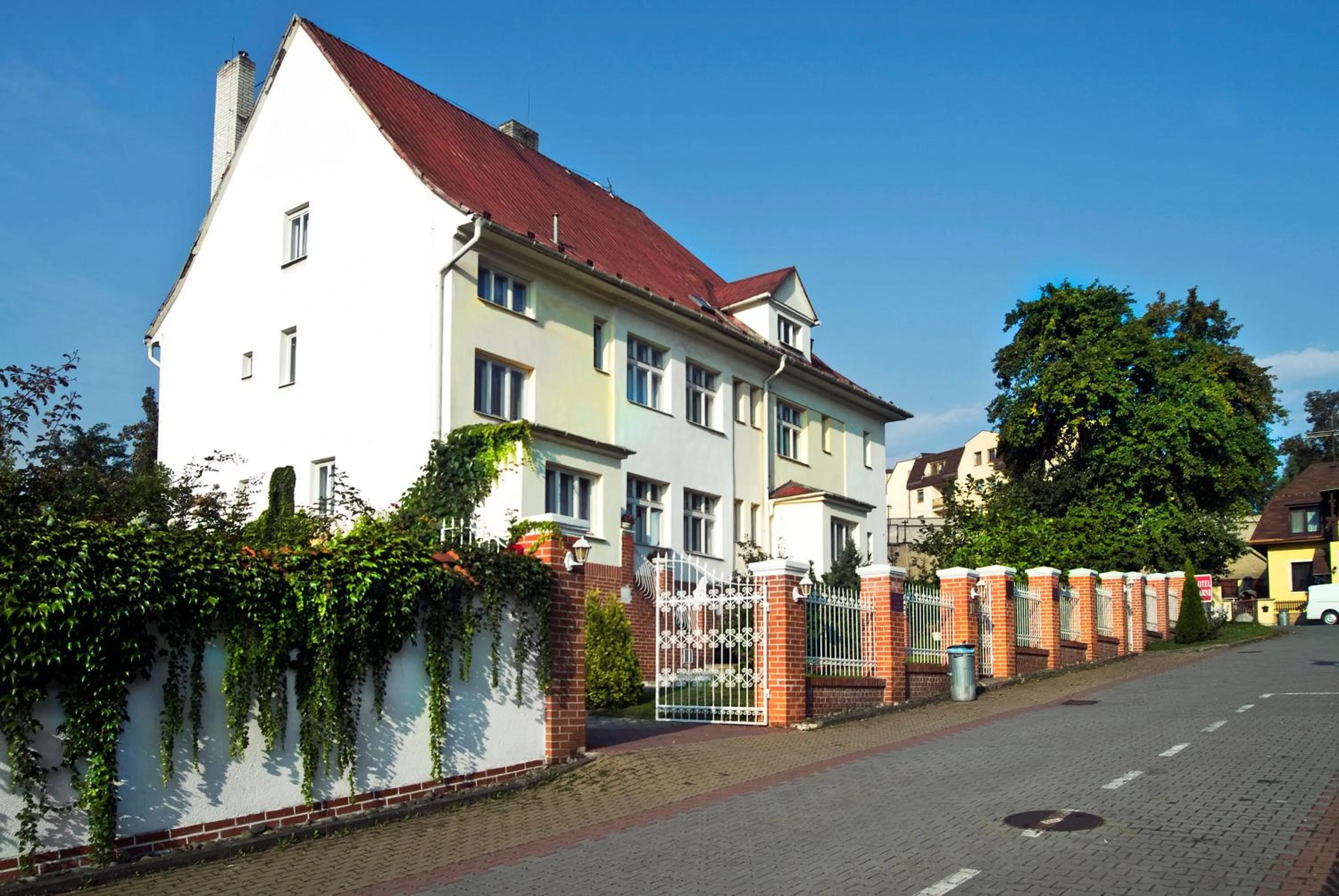 Facade/entrance in Hotel Garni