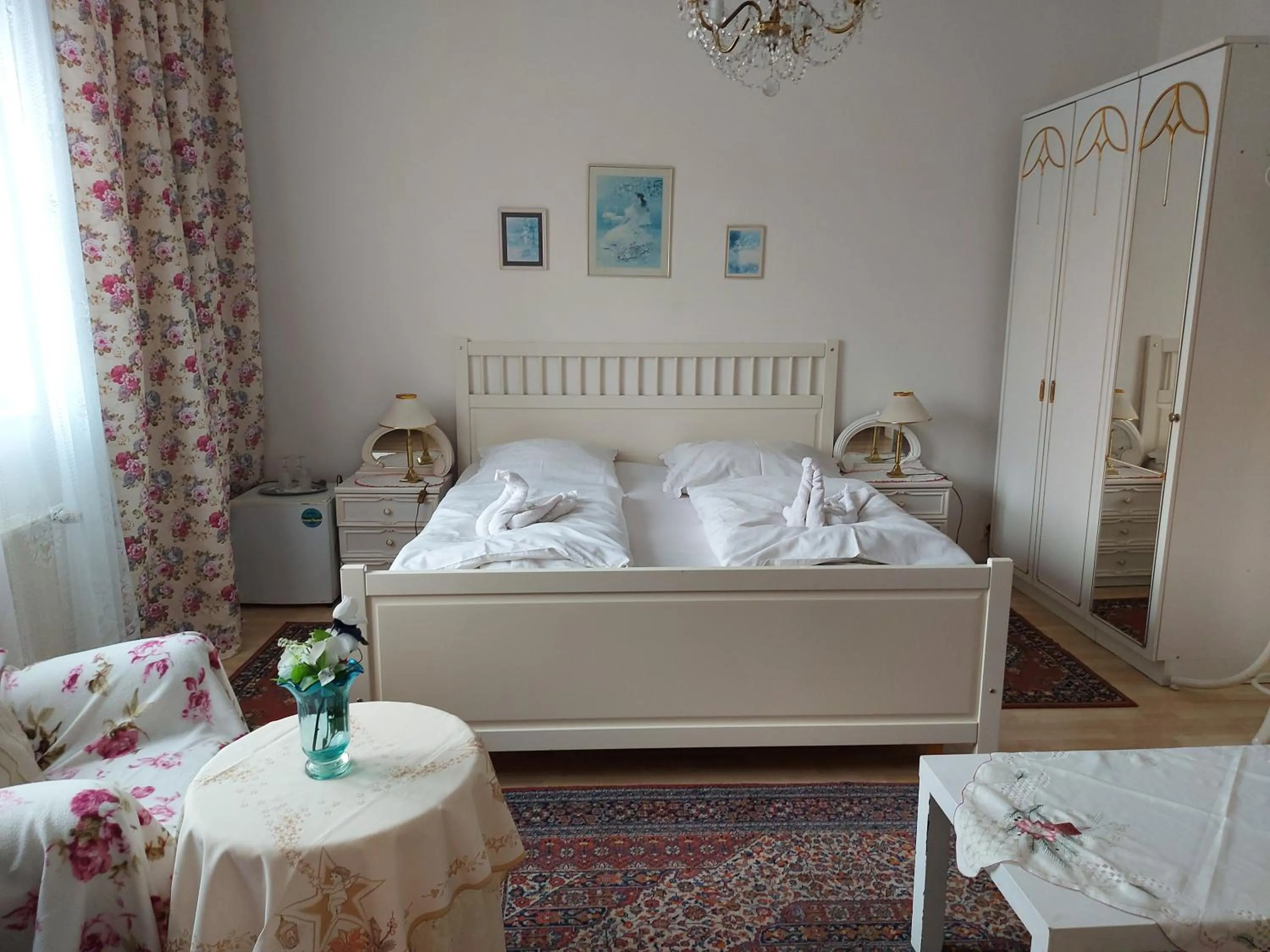 Photo of the whole room, Bed in Hotel Garni