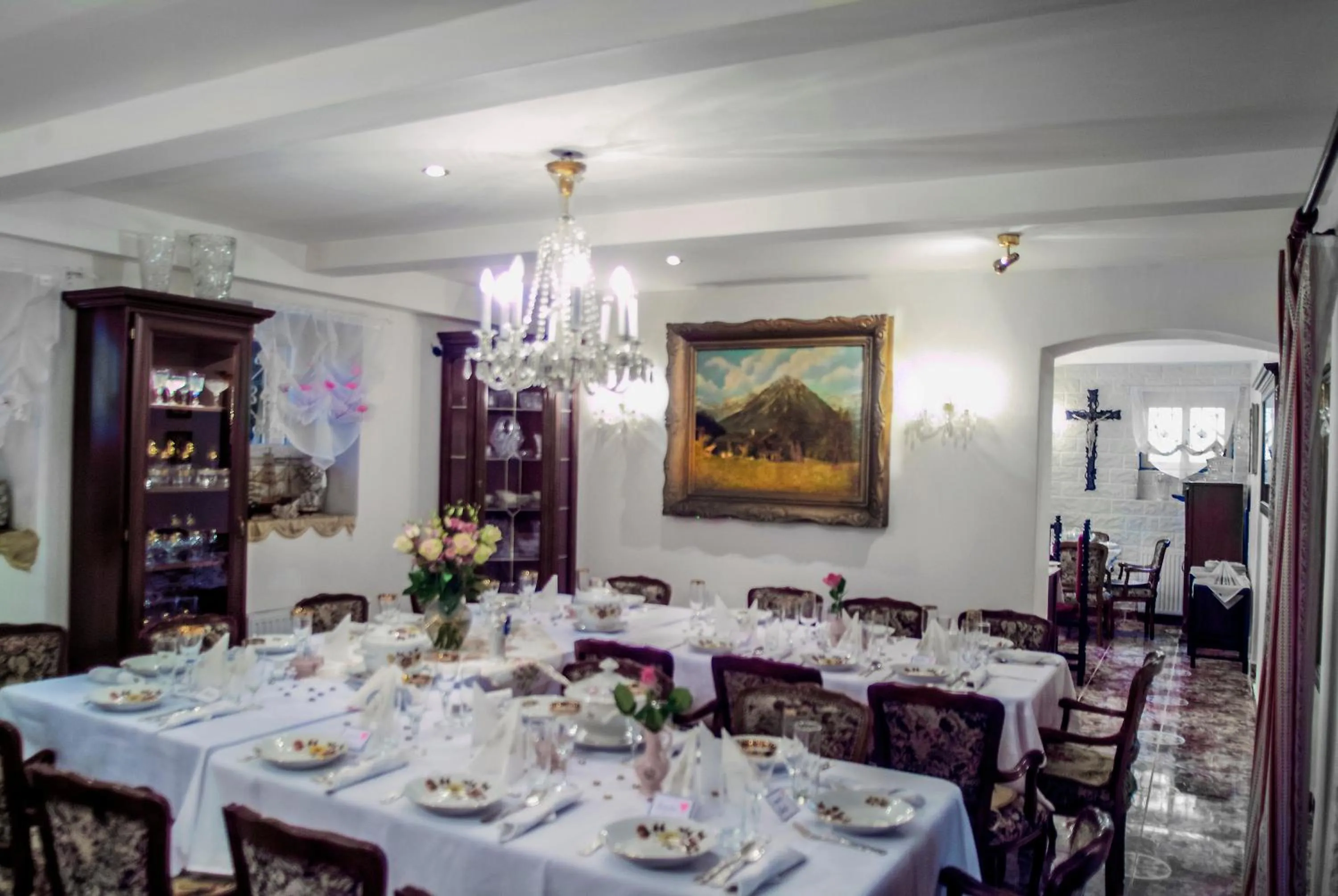 Restaurant/places to eat in Hotel Garni