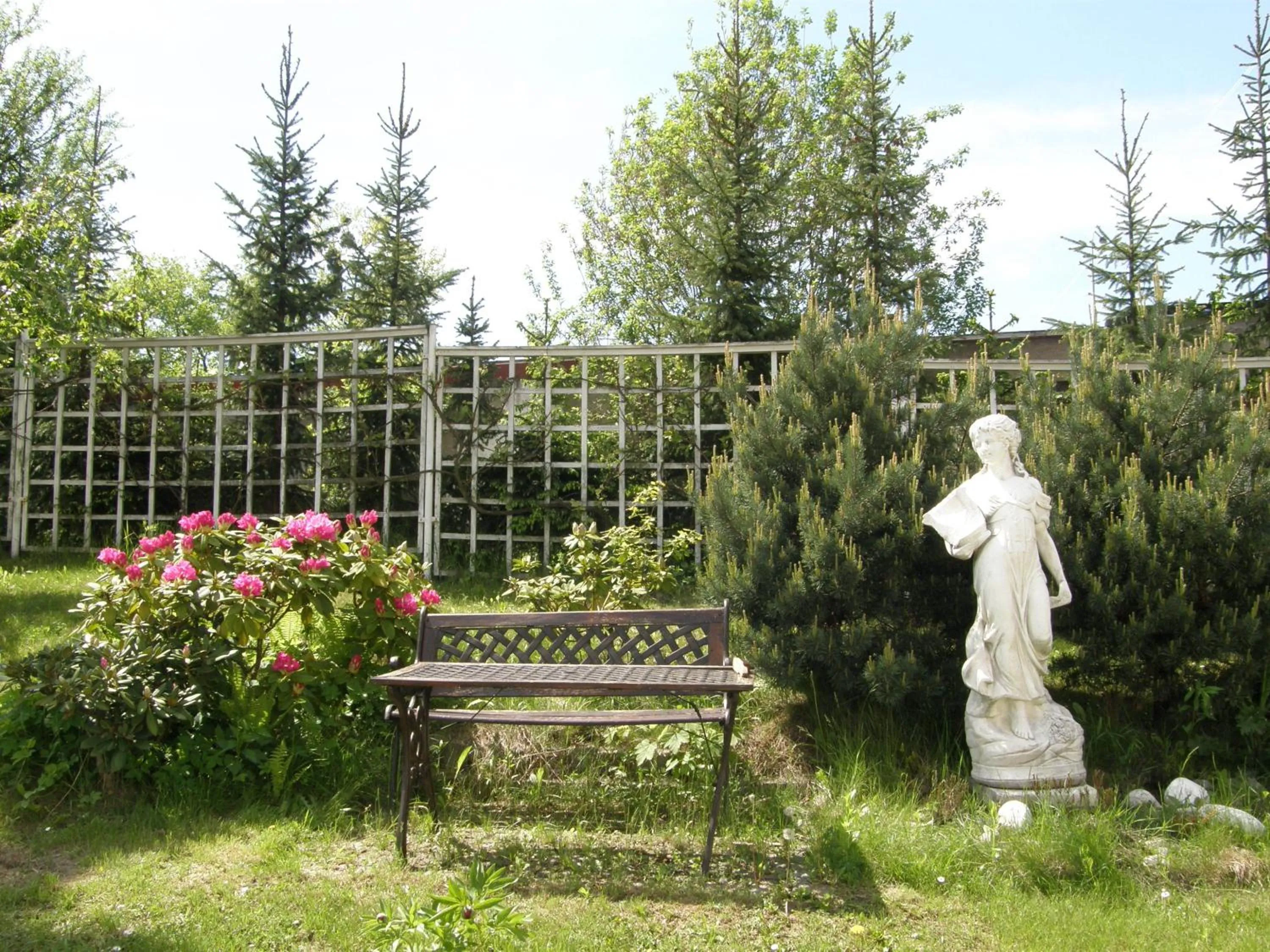 Patio in Hotel Garni