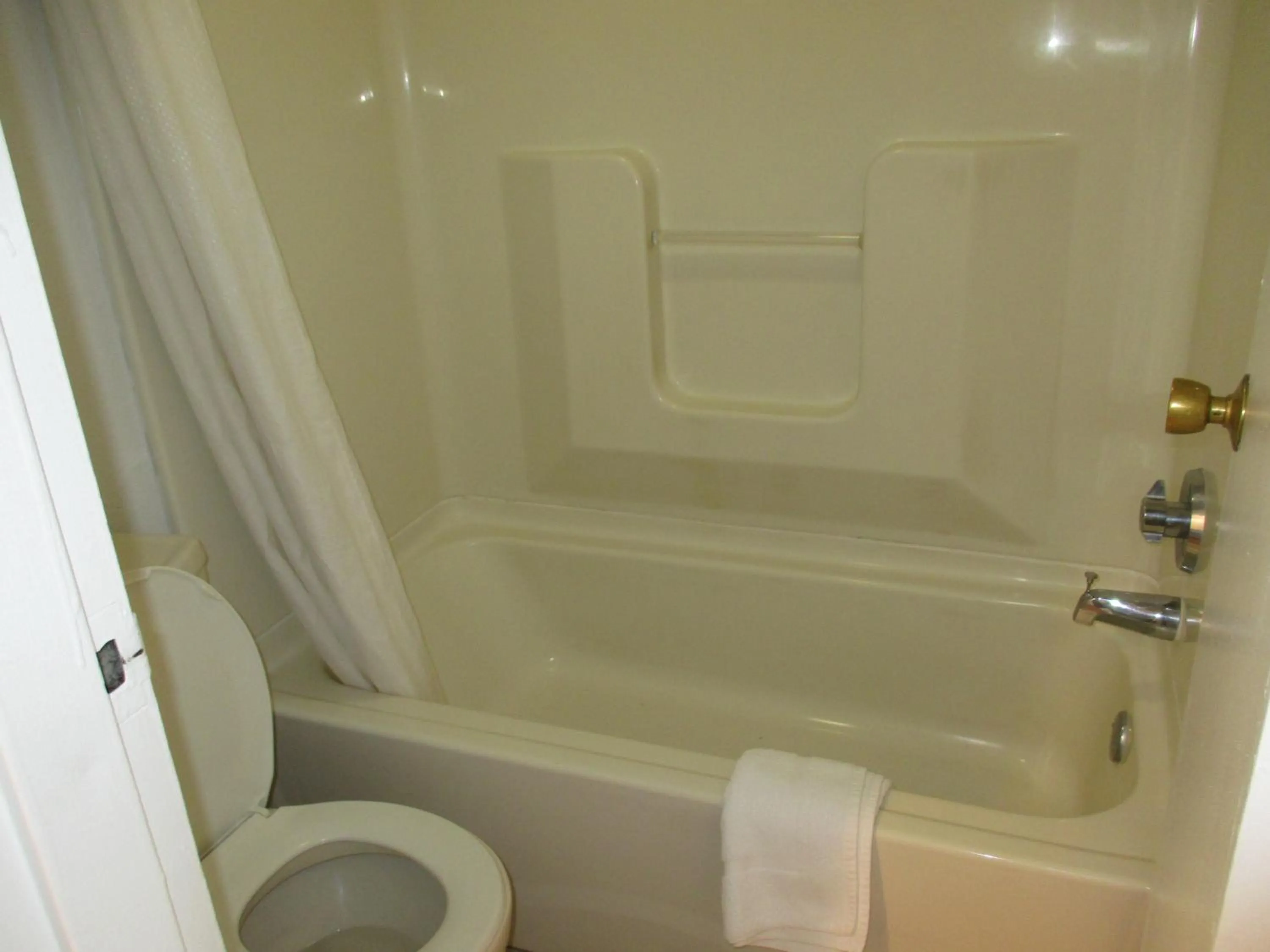 Shower in Travel Inn and Suites