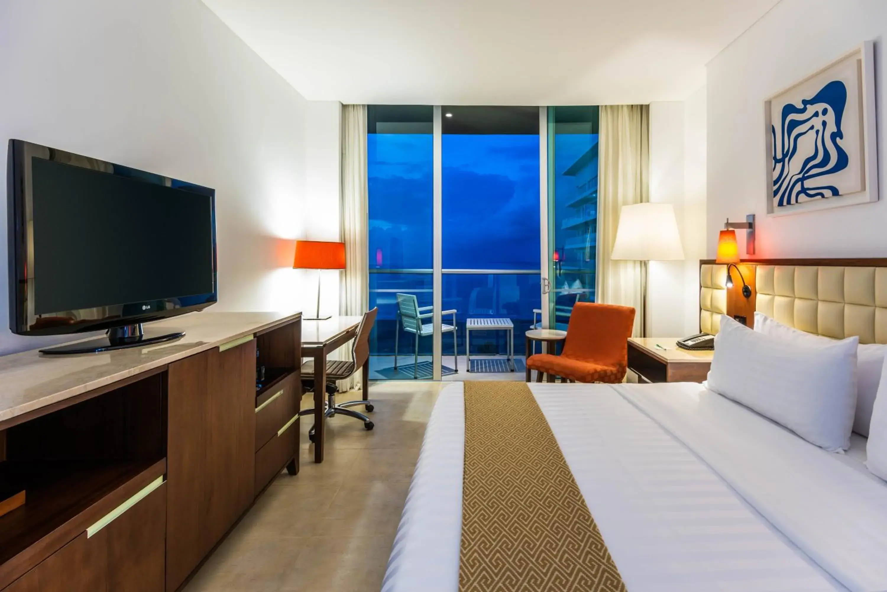 Photo of the whole room, Bed in Holiday Inn Cartagena Morros by IHG Photo of the whole room, Bed in Holiday Inn Cartagena Morros by IHG