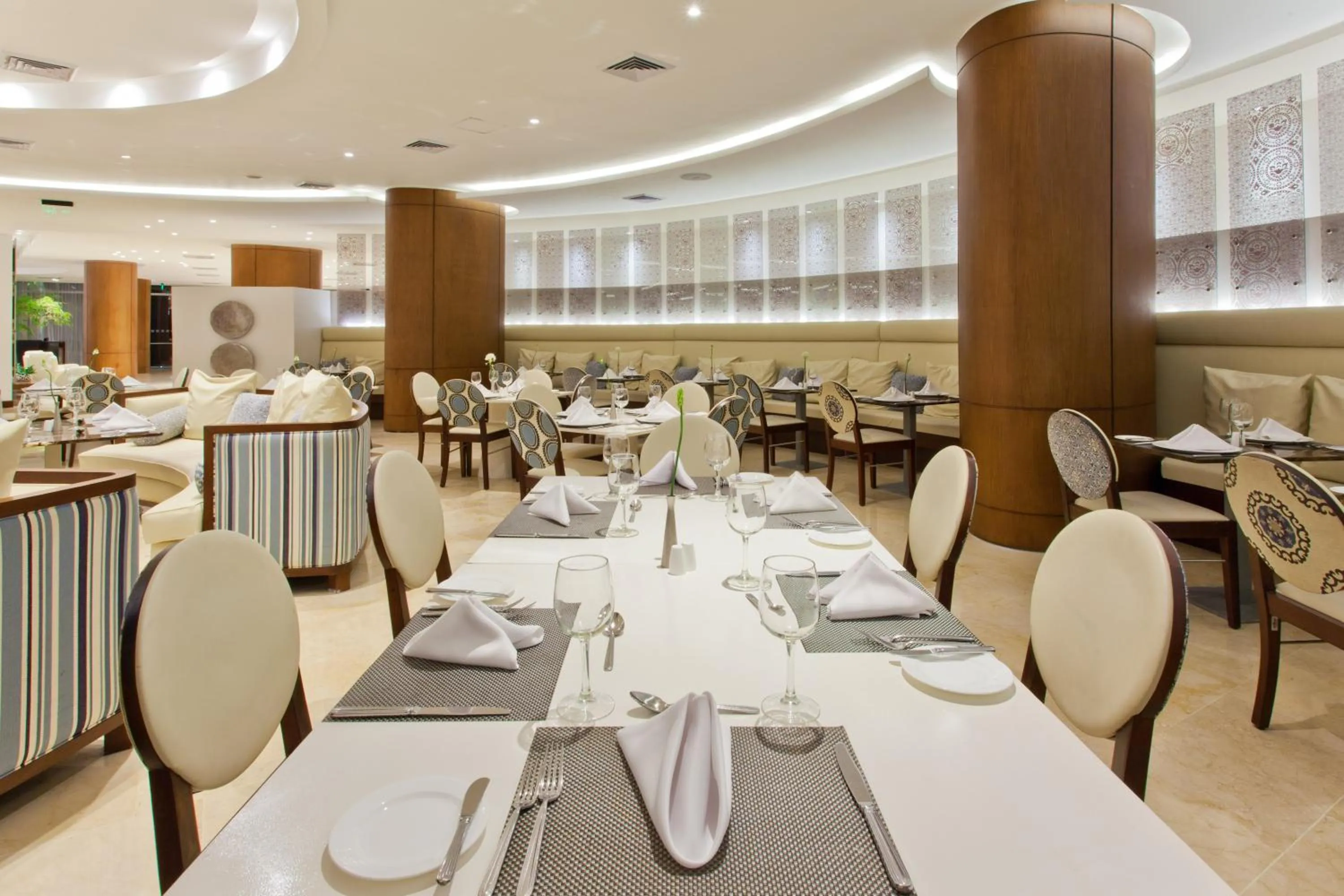 Restaurant/places to eat in Holiday Inn Cartagena Morros by IHG