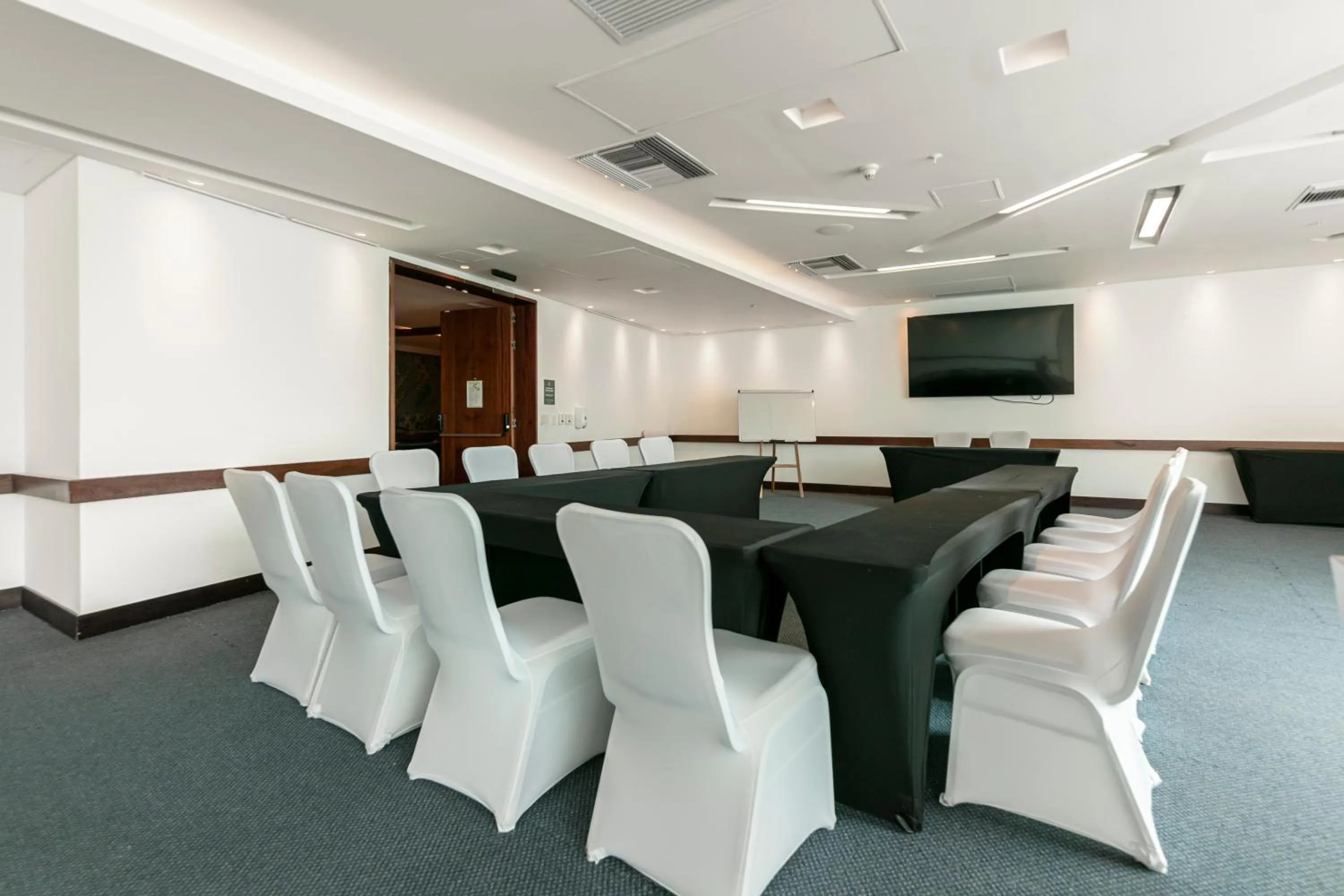 Meeting/conference room in Holiday Inn Cartagena Morros by IHG