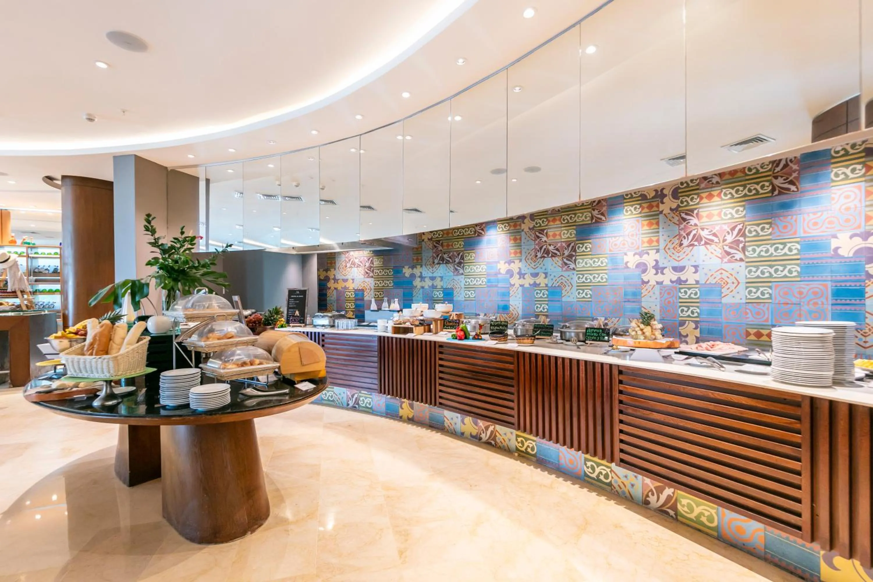 Restaurant/places to eat in Holiday Inn Cartagena Morros by IHG