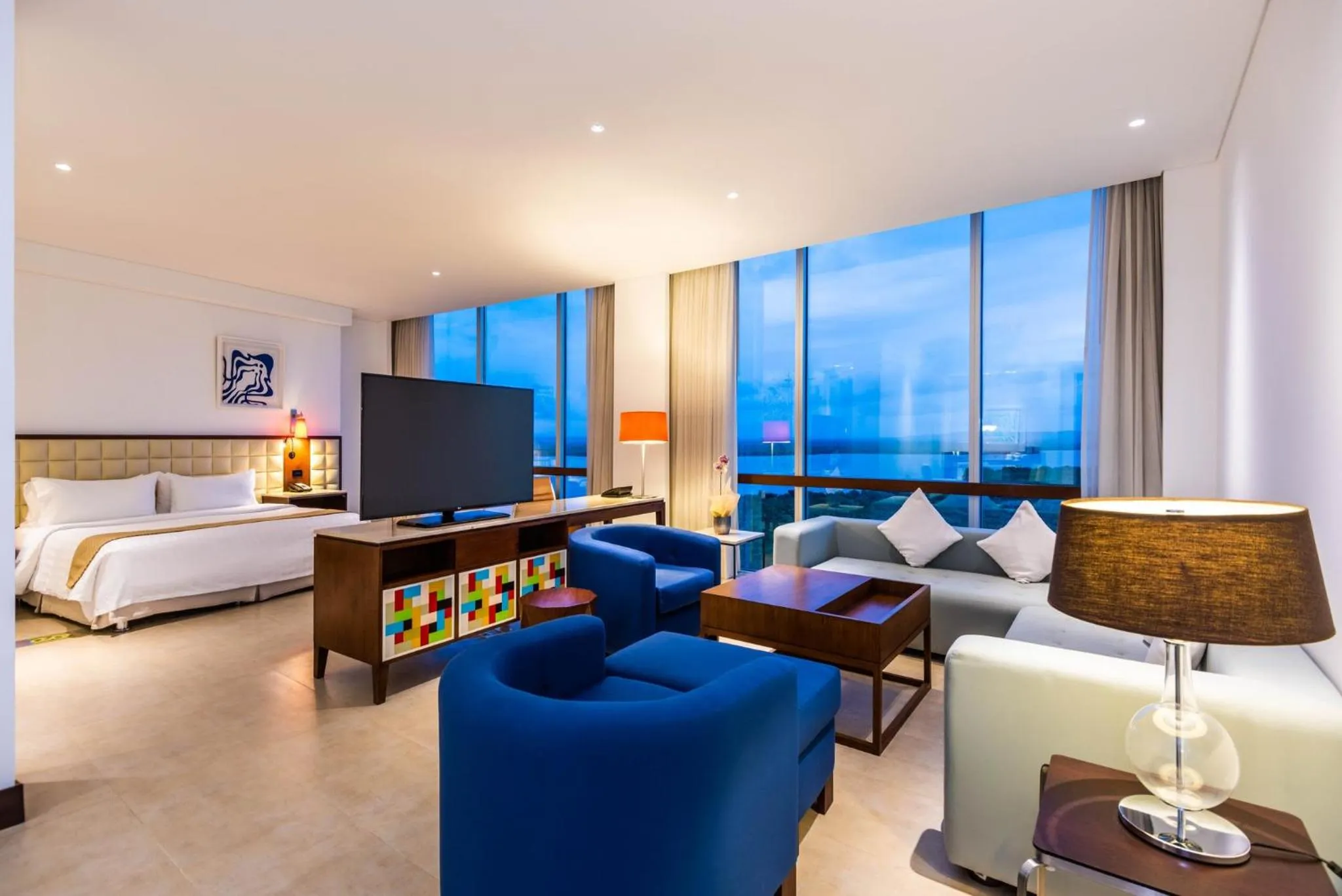 Photo of the whole room, Bed in Holiday Inn Cartagena Morros by IHG