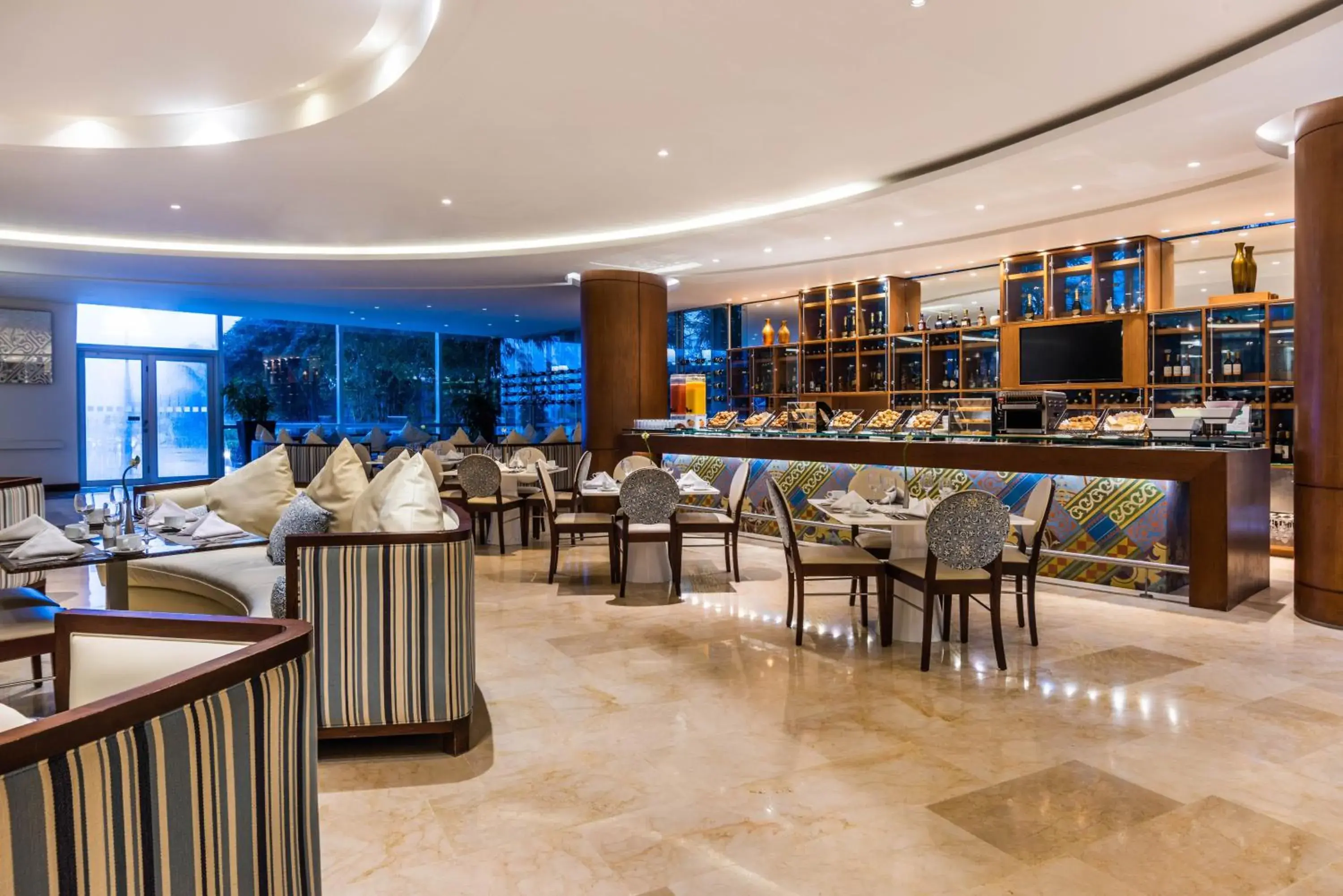 Restaurant/places to eat in Holiday Inn Cartagena Morros by IHG Restaurant/places to eat in Holiday Inn Cartagena Morros by IHG