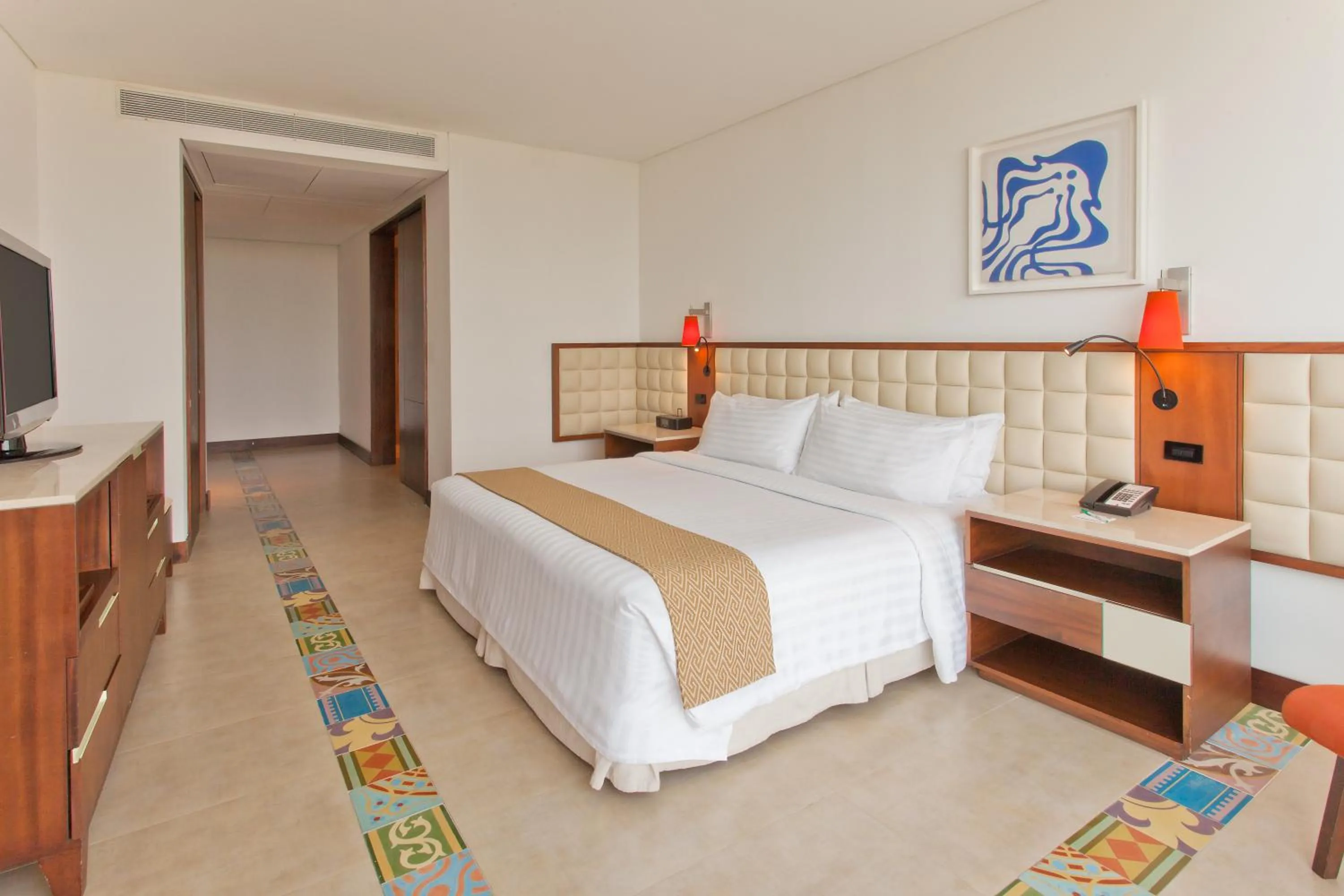 Photo of the whole room, Bed in Holiday Inn Cartagena Morros by IHG