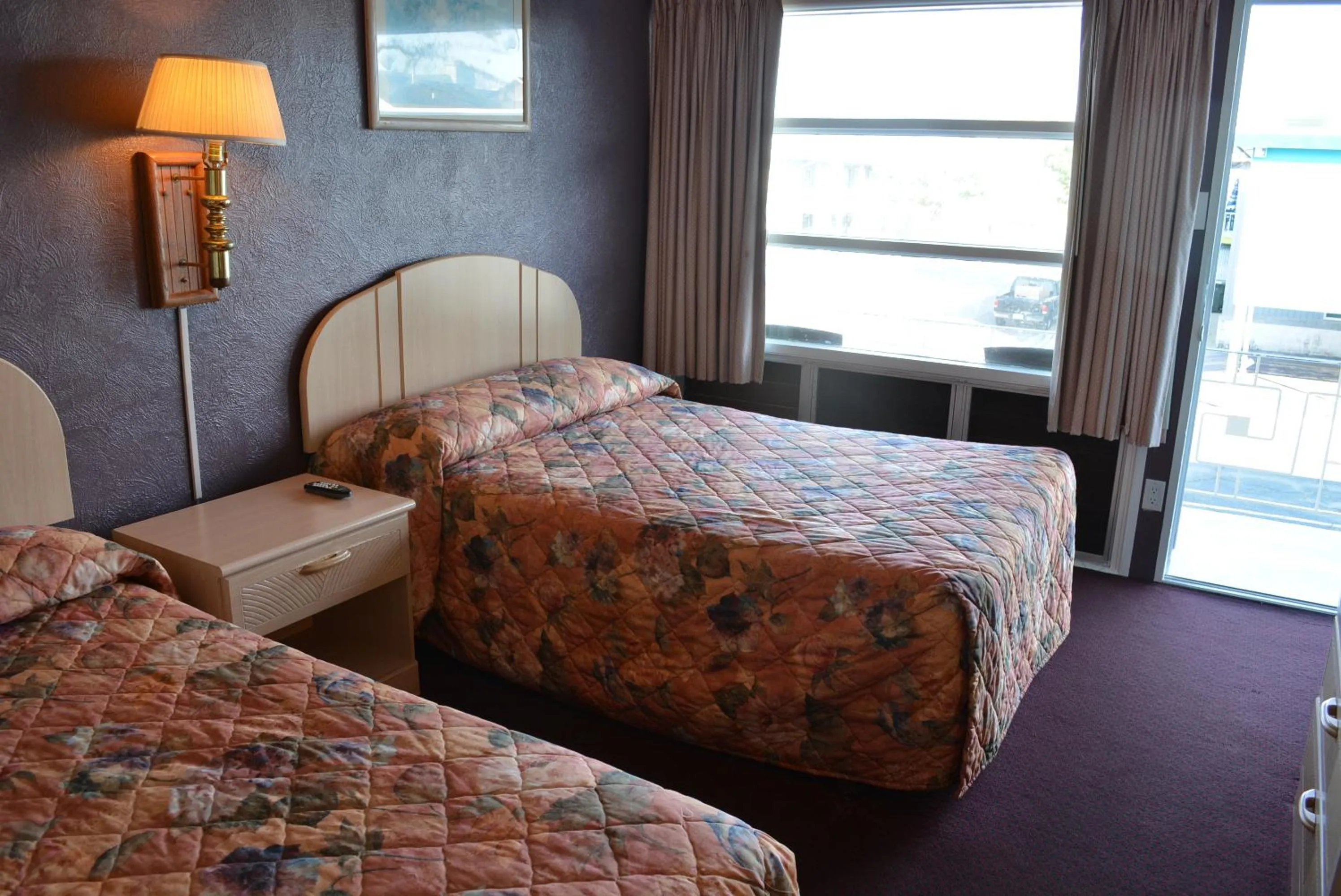 Day, Bed in Royal Court Motel