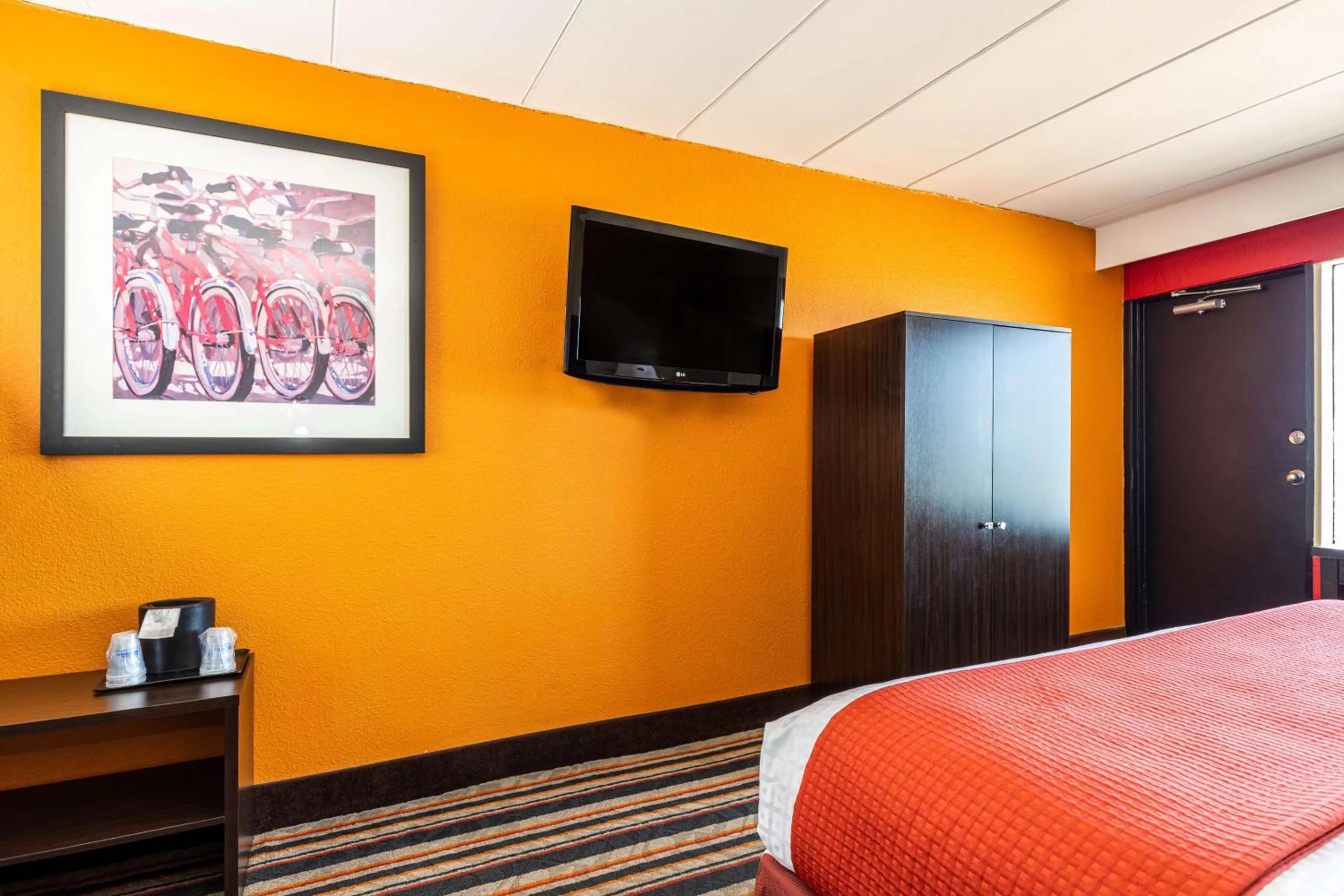 Photo of the whole room, Bed in Sandcastle Resort