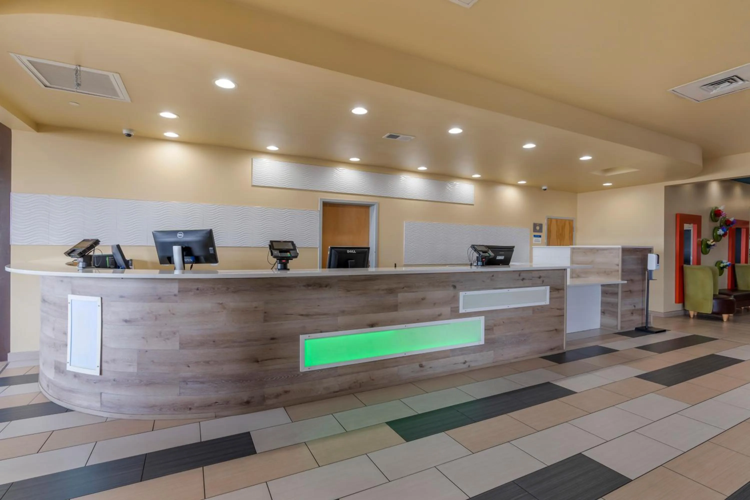 Property building in Sandcastle Resort