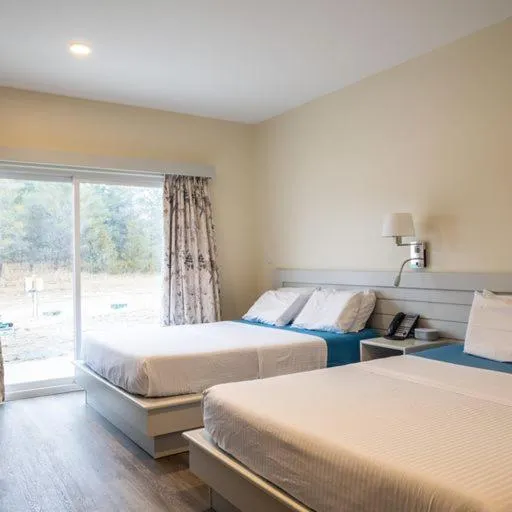 Bed in Leelas Villa Inn Flesherton