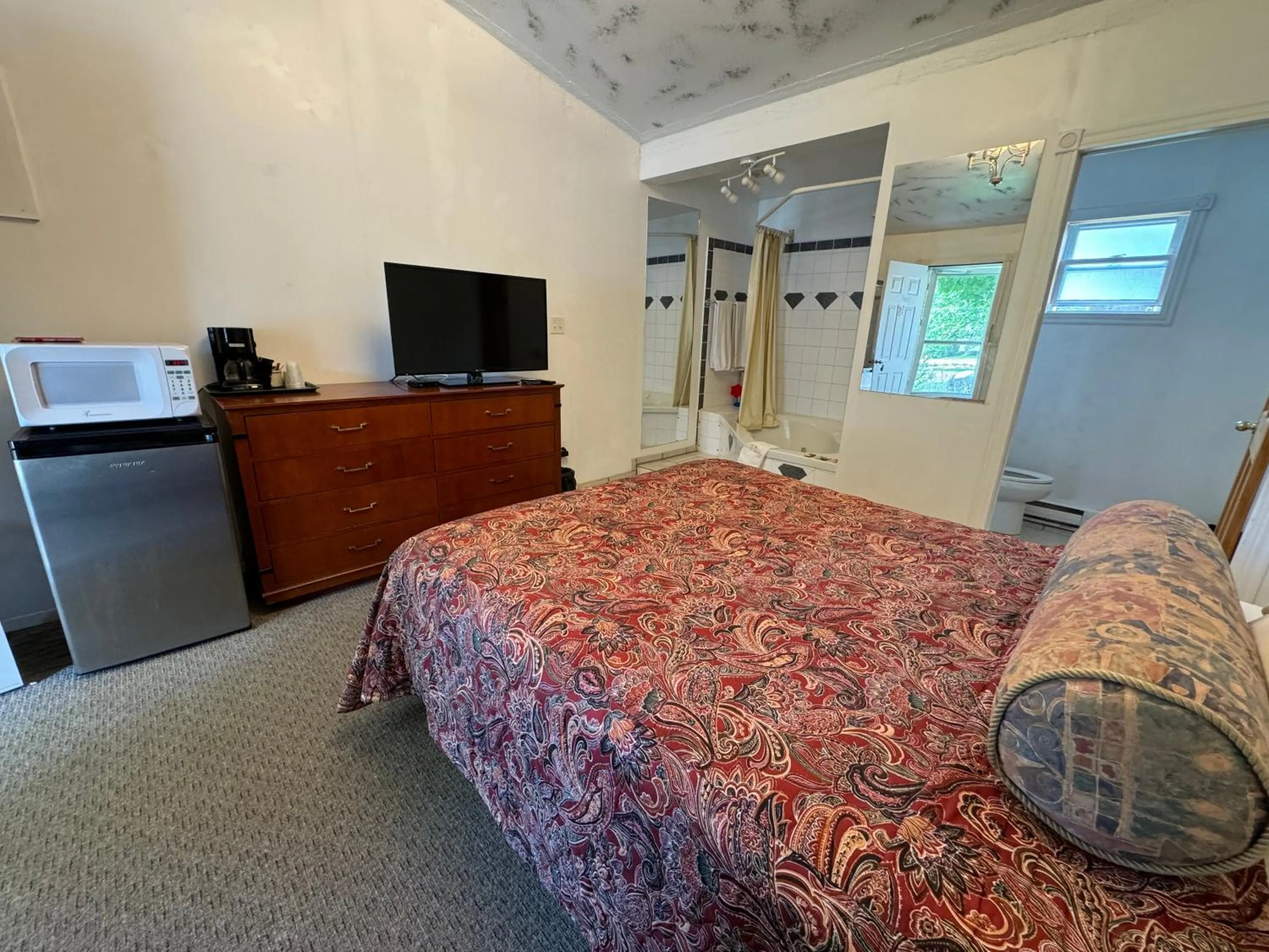 Bed in Holiday Motel