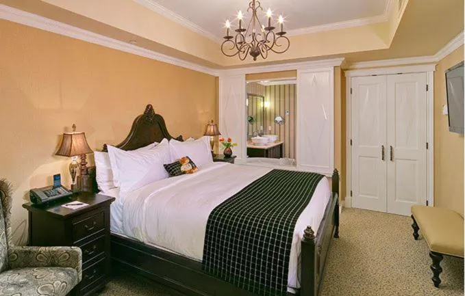 Bed in Oak Bay Beach Hotel