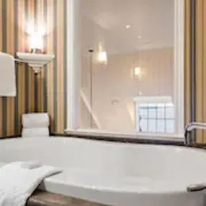 Bathroom, Bed in Oak Bay Beach Hotel