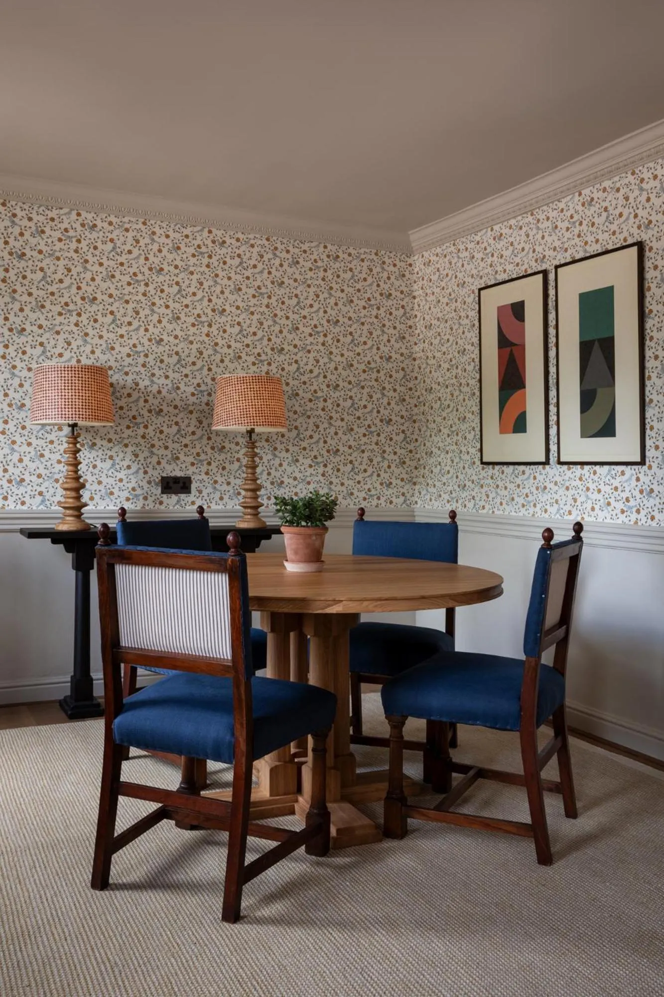Dining area in Cavendish Hotel