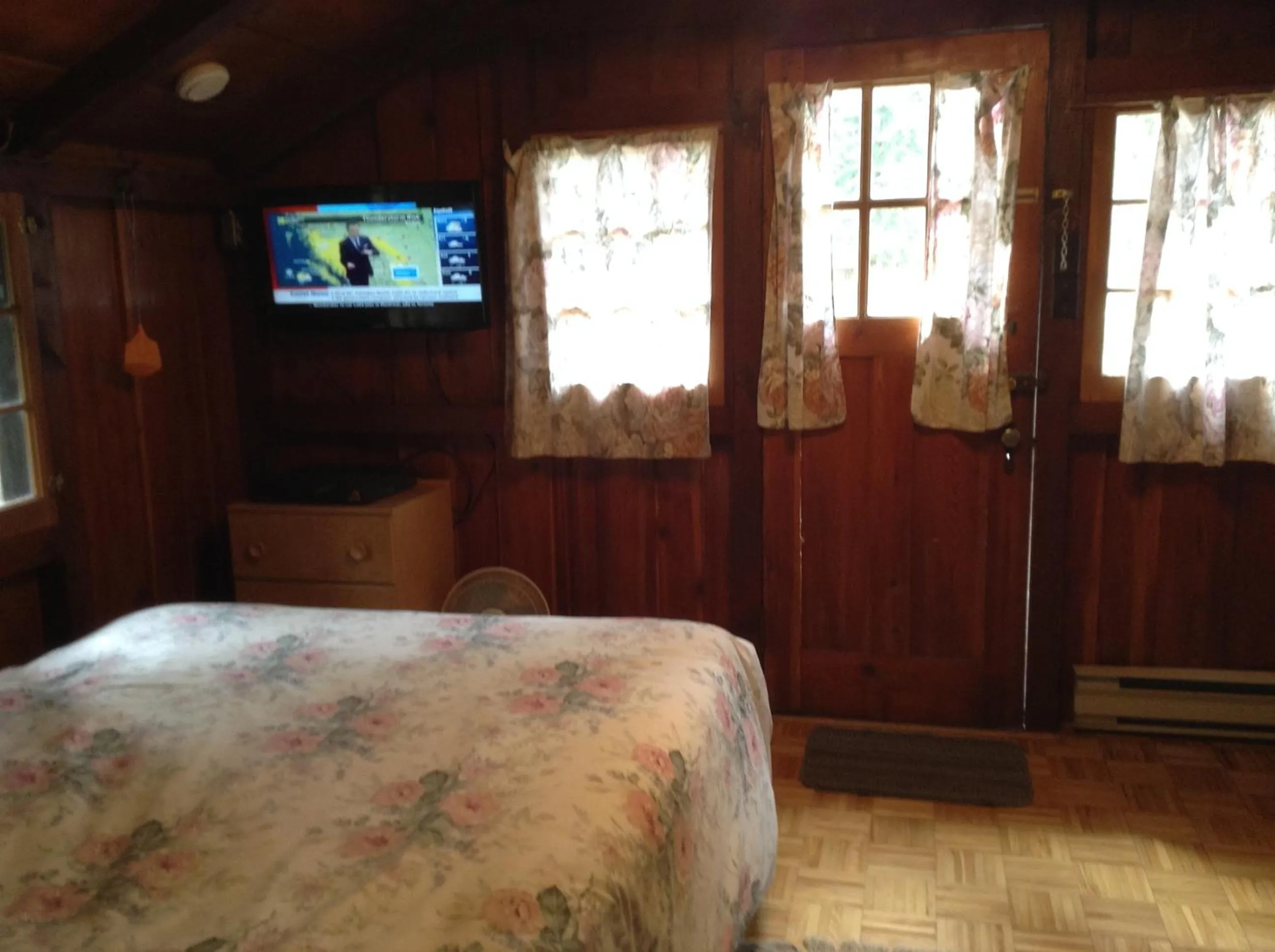 TV and multimedia, Bed in Addison's Bungalows