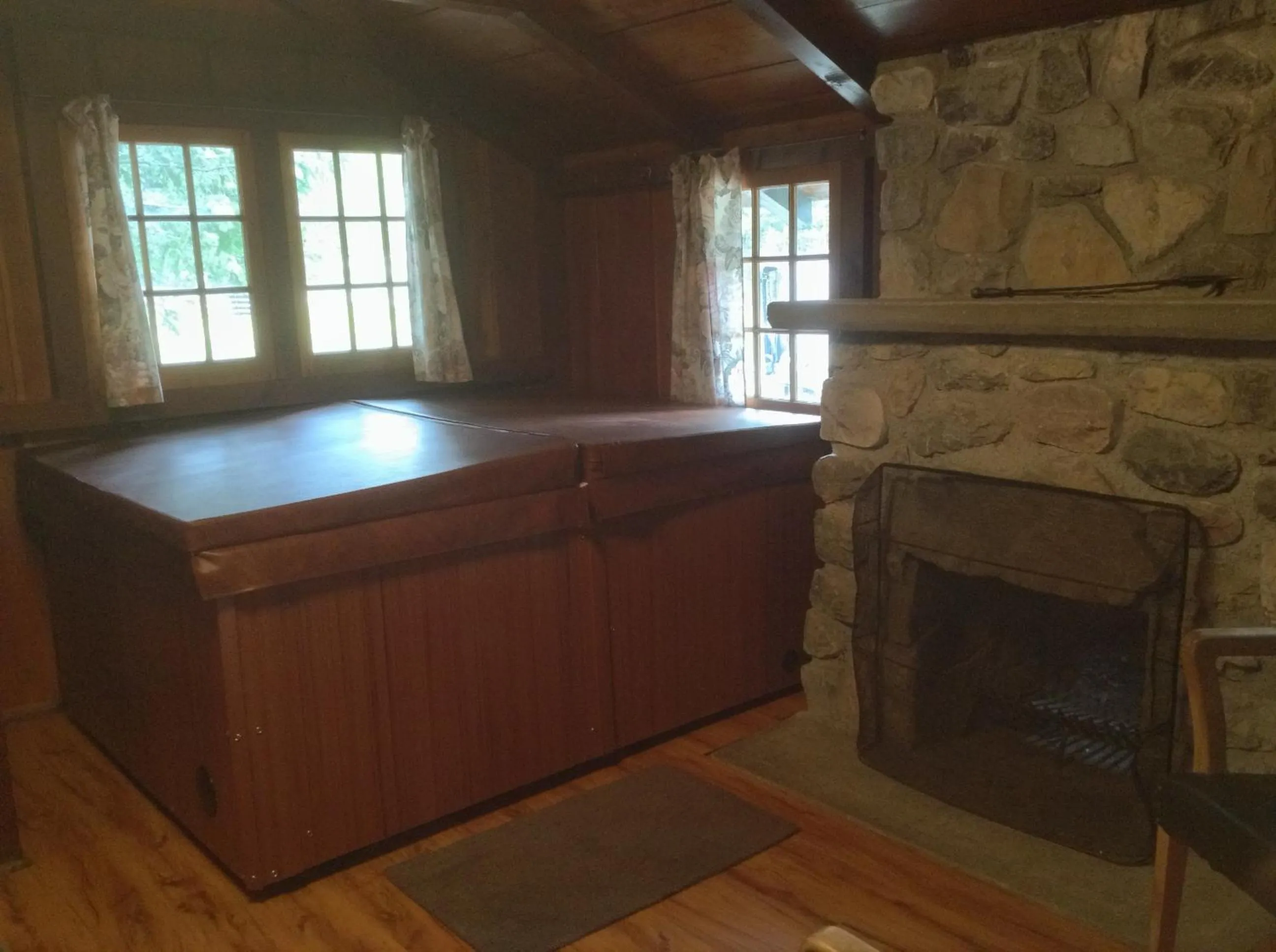 Hot Tub in Addison's Bungalows