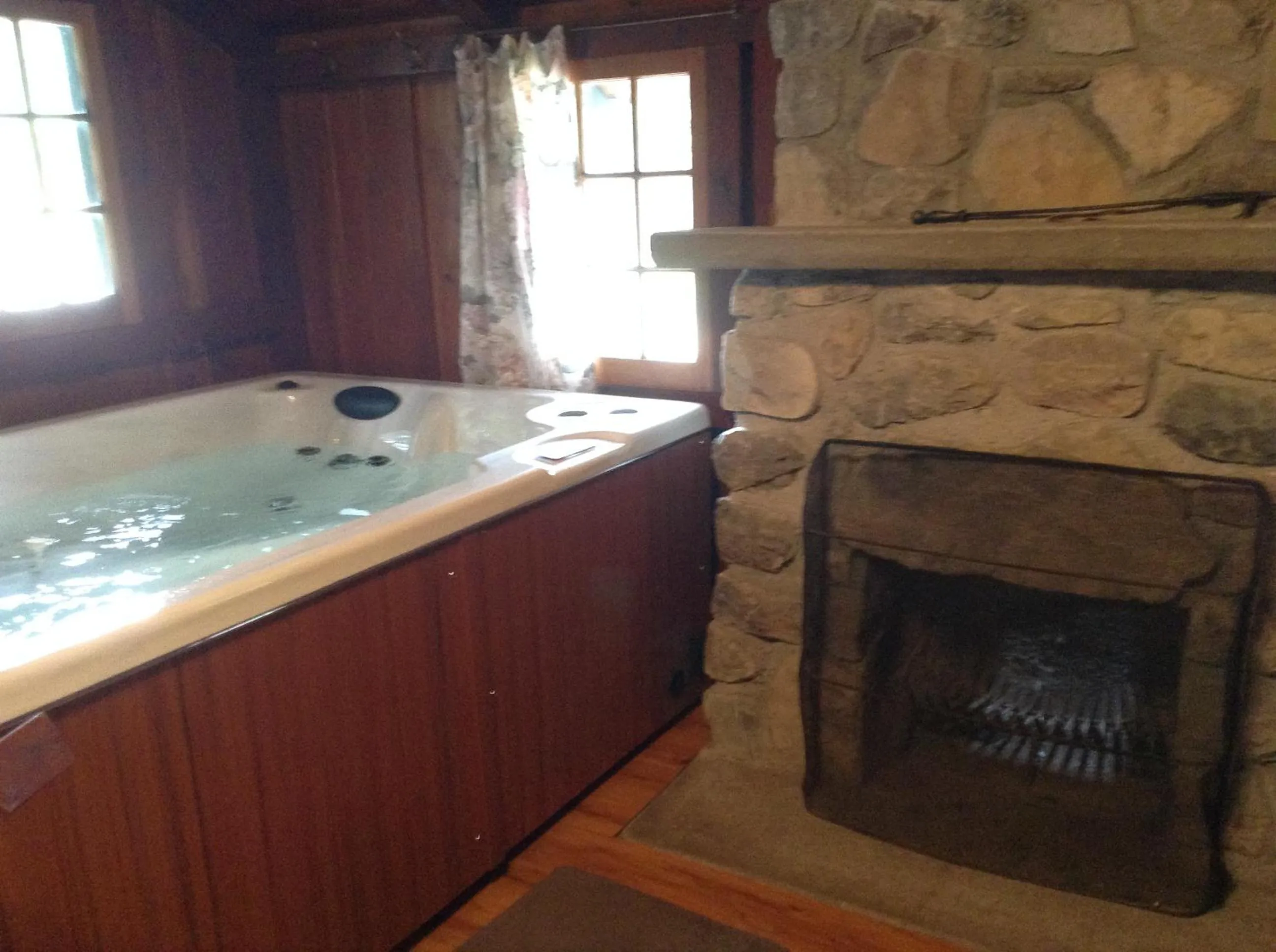 Hot Tub in Addison's Bungalows