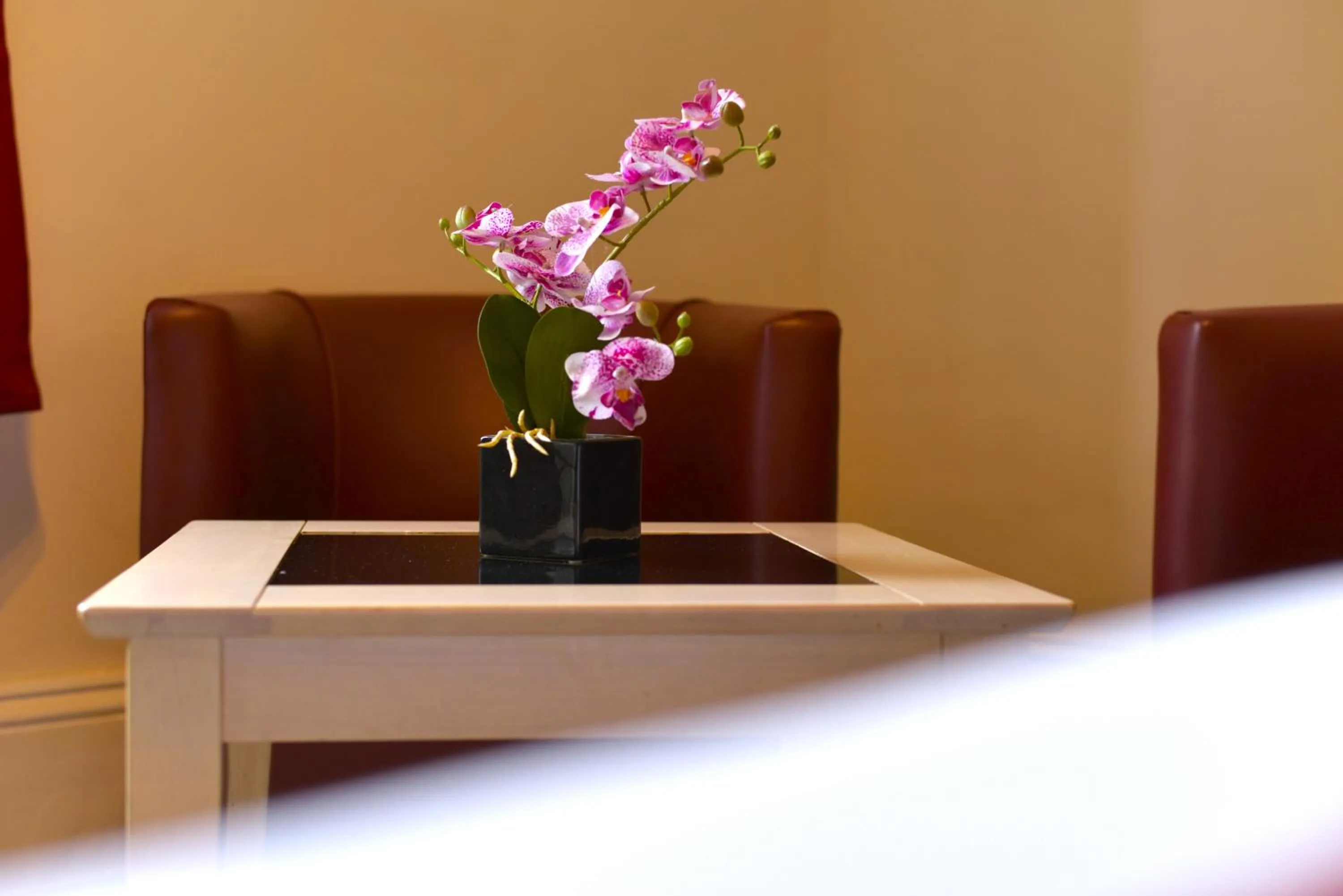 Seating area in Piccadilly Hotel