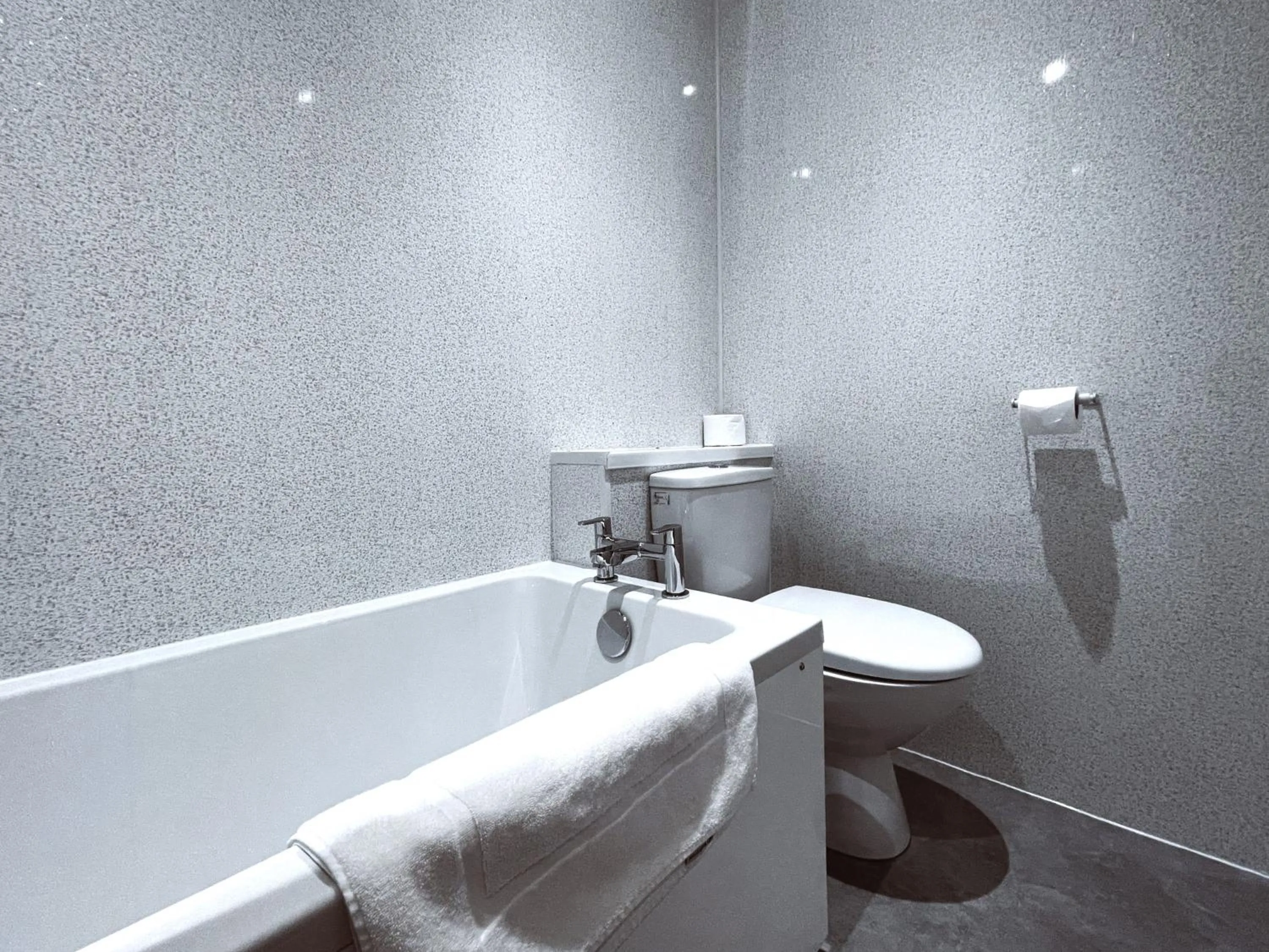 Bathroom in Piccadilly Hotel