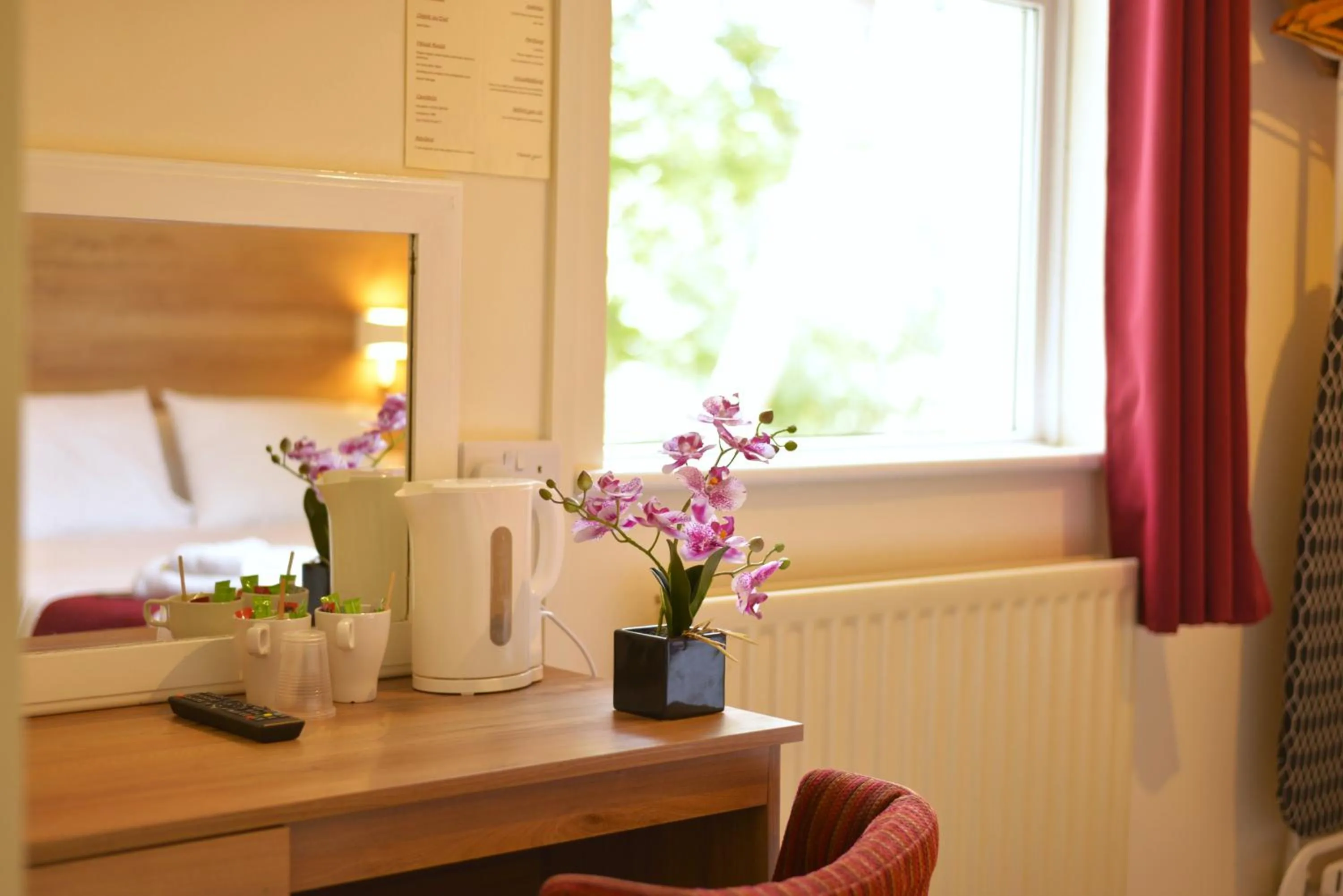 TV and multimedia, TV/Entertainment Center in Piccadilly Hotel