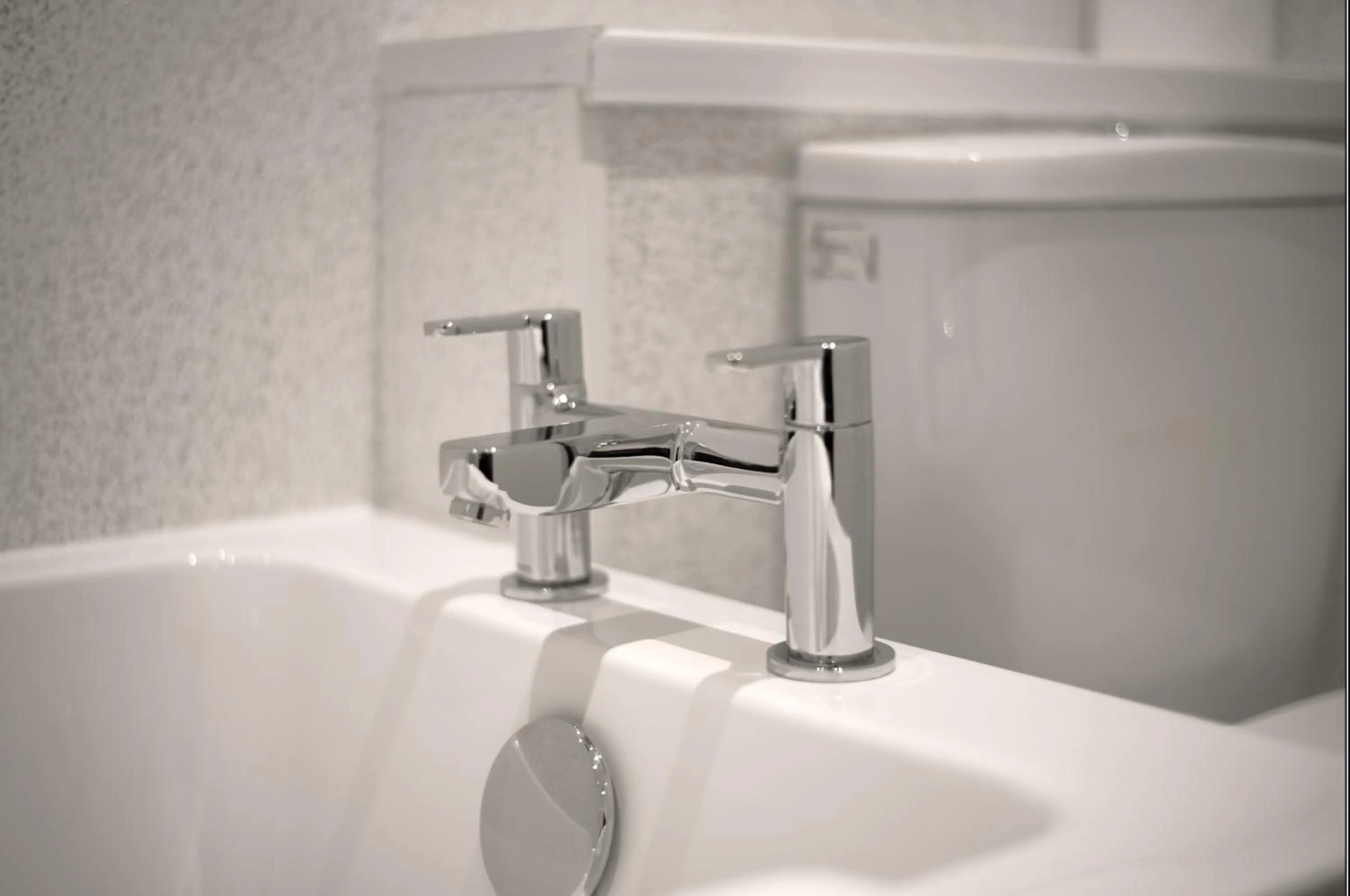 Bathroom in Piccadilly Hotel