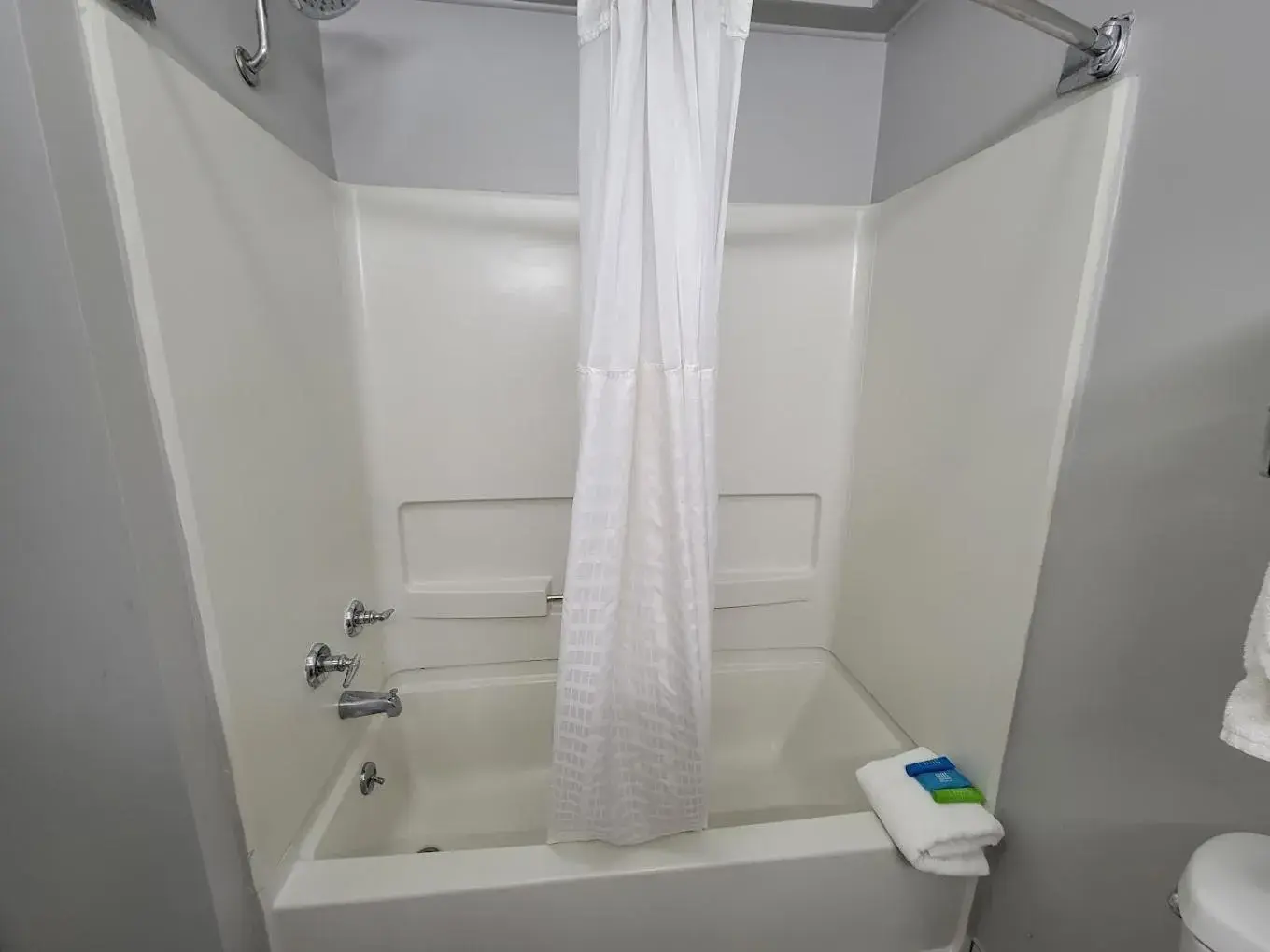 Two Standard King Suite in Greenfield Inn & Suites Elizabethtown, KY I65 Exit 94 Two Standard King Suite in Greenfield Inn & Suites Elizabethtown, KY I65 Exit 94