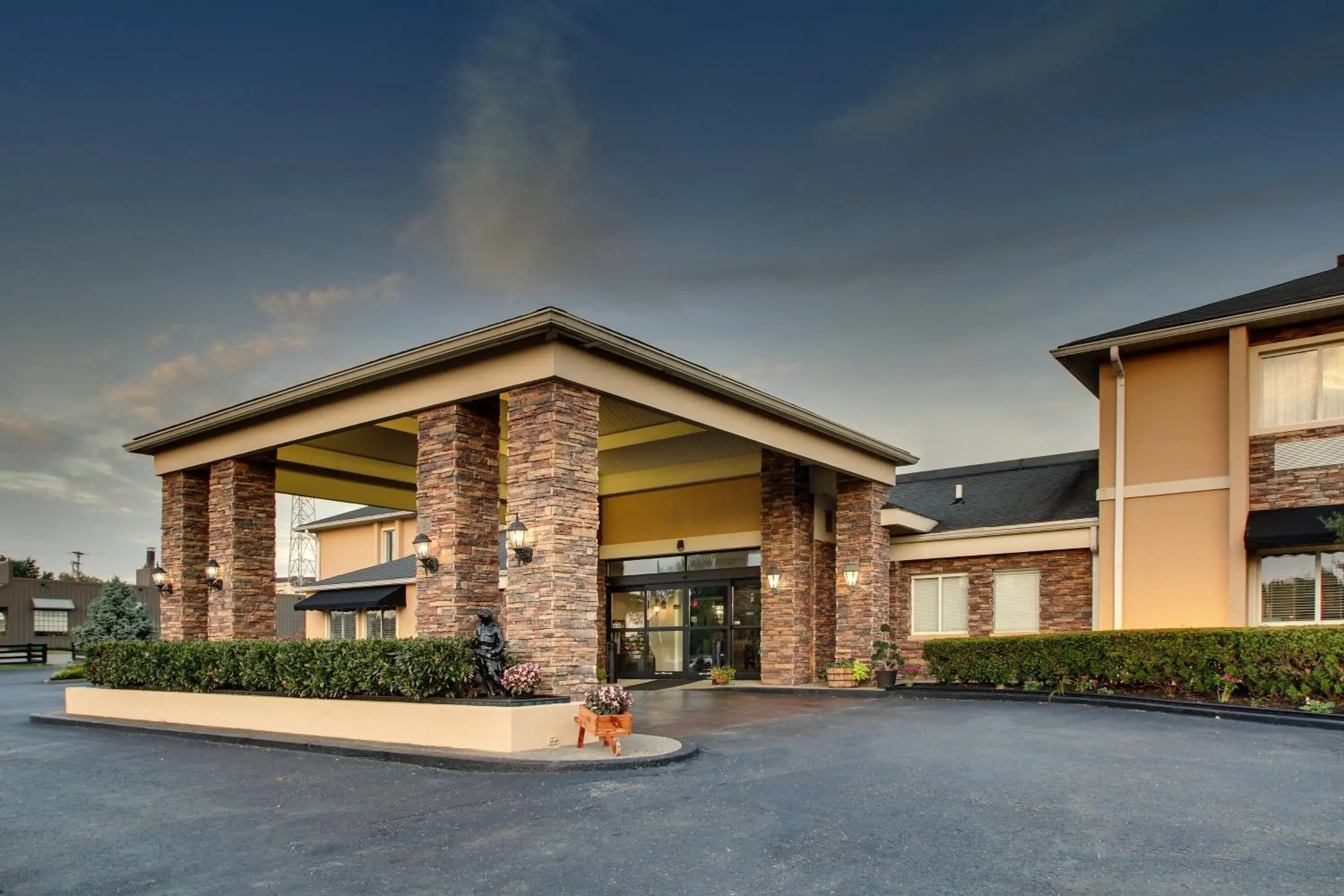 Facade/entrance in Greenfield Inn & Suites Elizabethtown, KY I65 Exit 94 Facade/entrance in Greenfield Inn & Suites Elizabethtown, KY I65 Exit 94