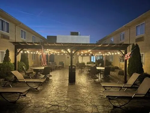 Property building in Greenfield Inn & Suites Elizabethtown, KY I65 Exit 94