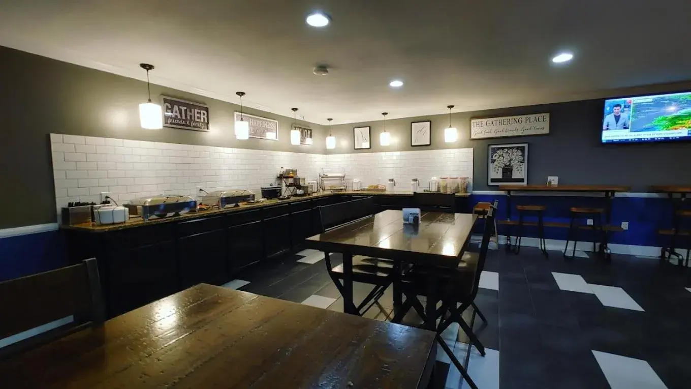 Breakfast in Greenfield Inn & Suites Elizabethtown, KY I65 Exit 94 Breakfast in Greenfield Inn & Suites Elizabethtown, KY I65 Exit 94