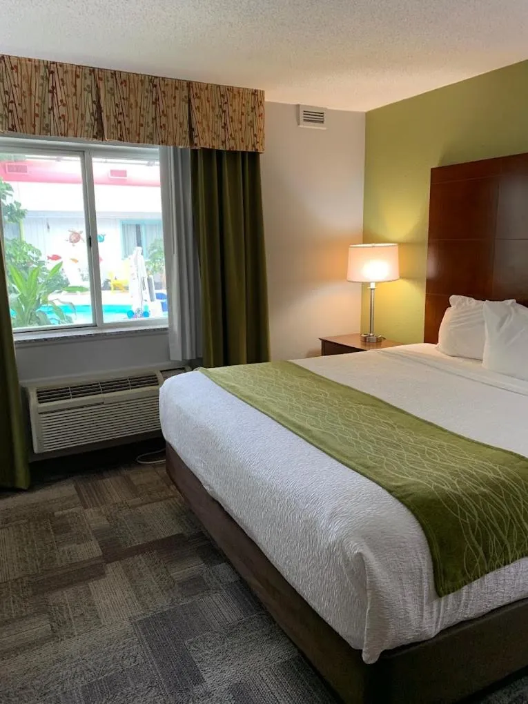 Bed in Greenfield Inn & Suites Elizabethtown, KY I65 Exit 94