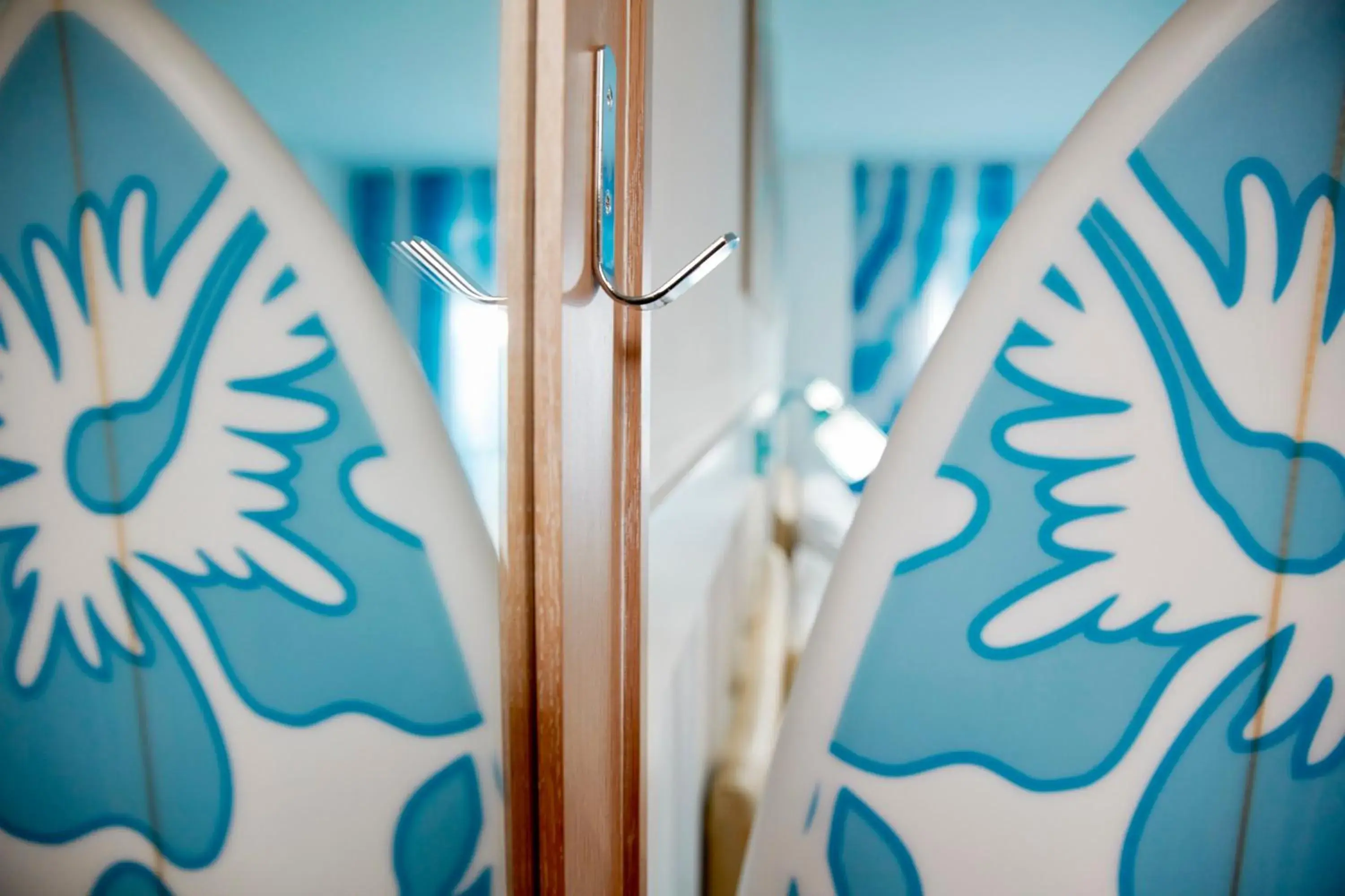 wardrobe in Universal's Endless Summer Resort - Surfside Inn and Suites wardrobe in Universal's Endless Summer Resort - Surfside Inn and Suites