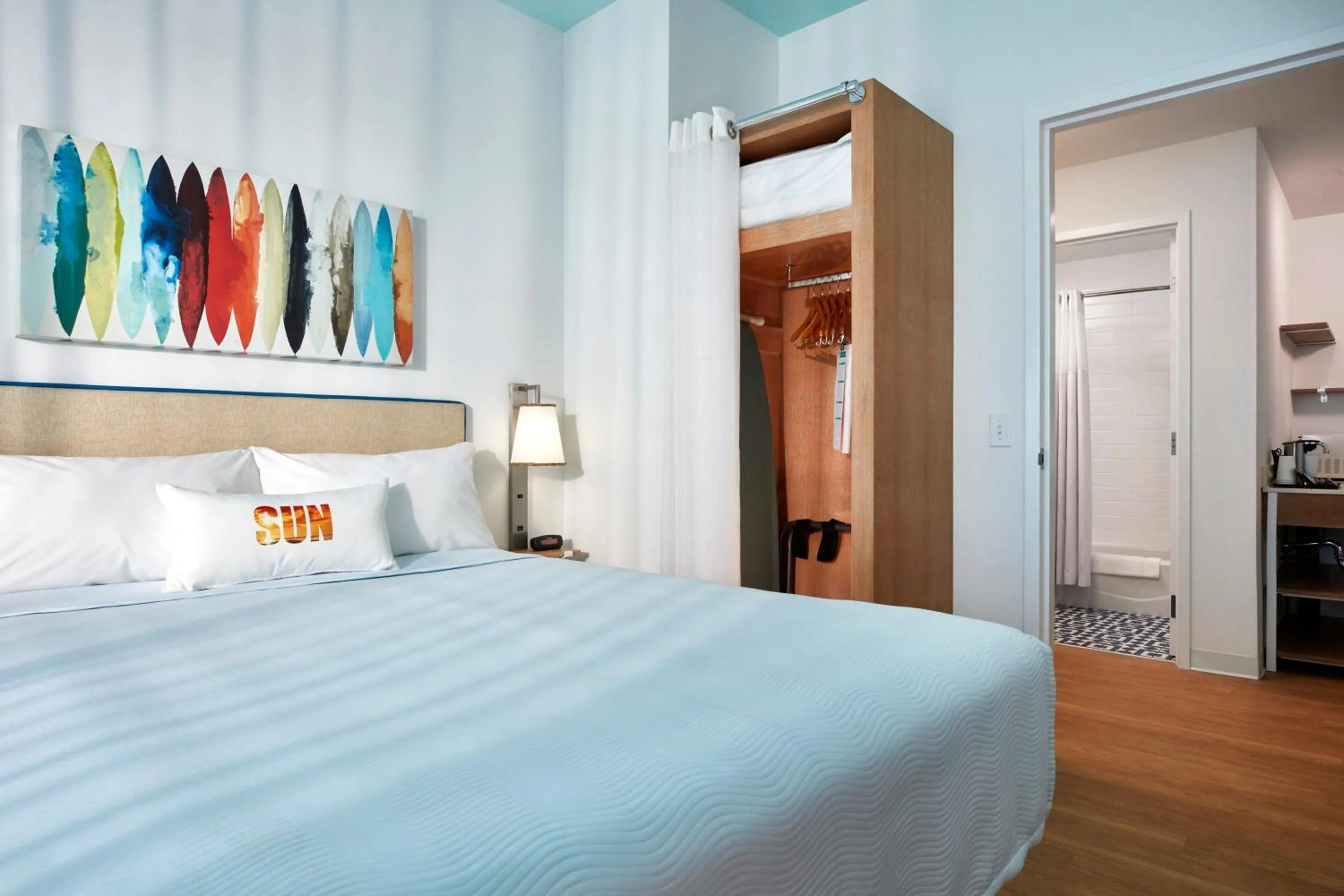 Bed in Universal's Endless Summer Resort - Surfside Inn and Suites