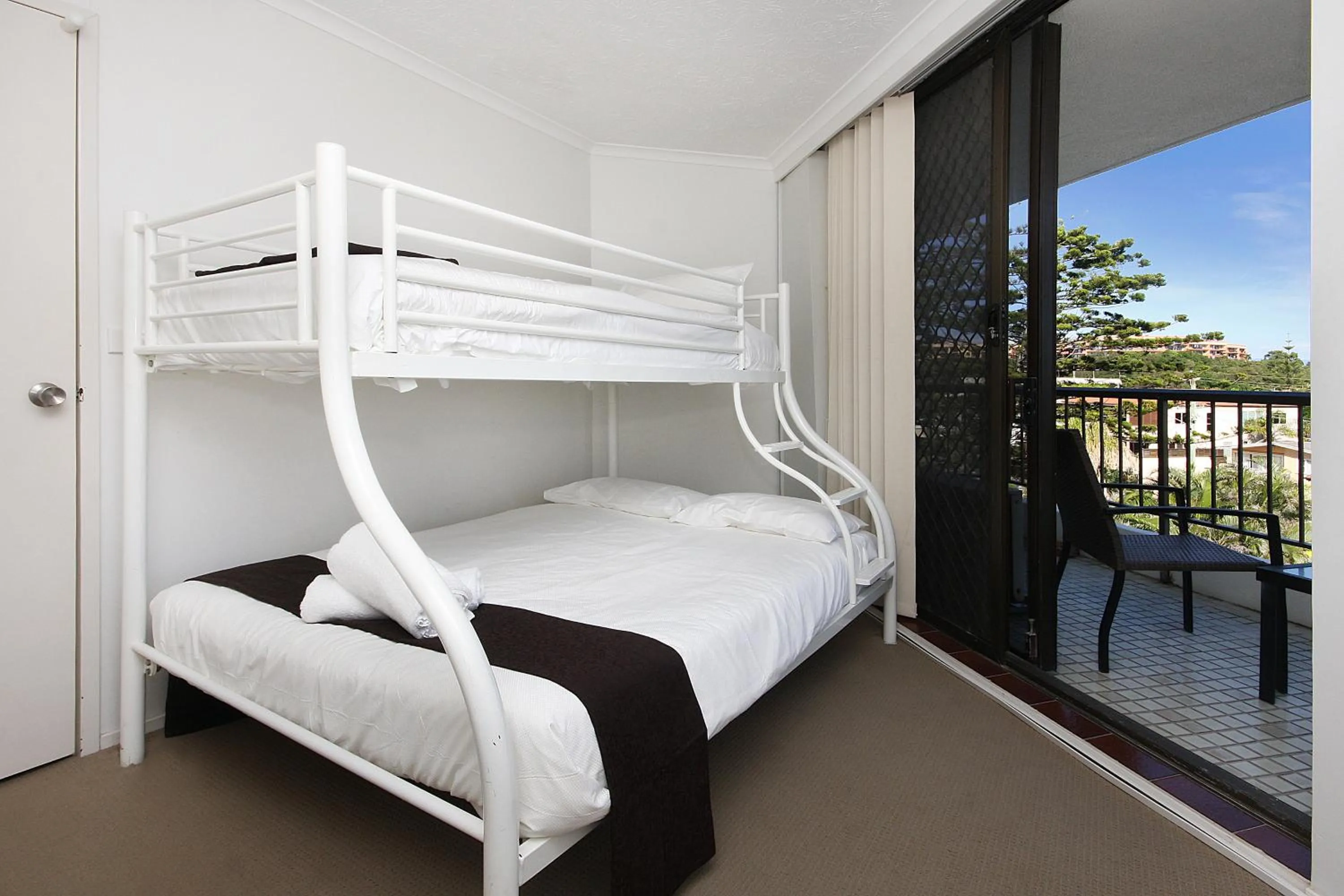 Bedroom, Bed in Spindrift on the Beach - Absolute Beachfront