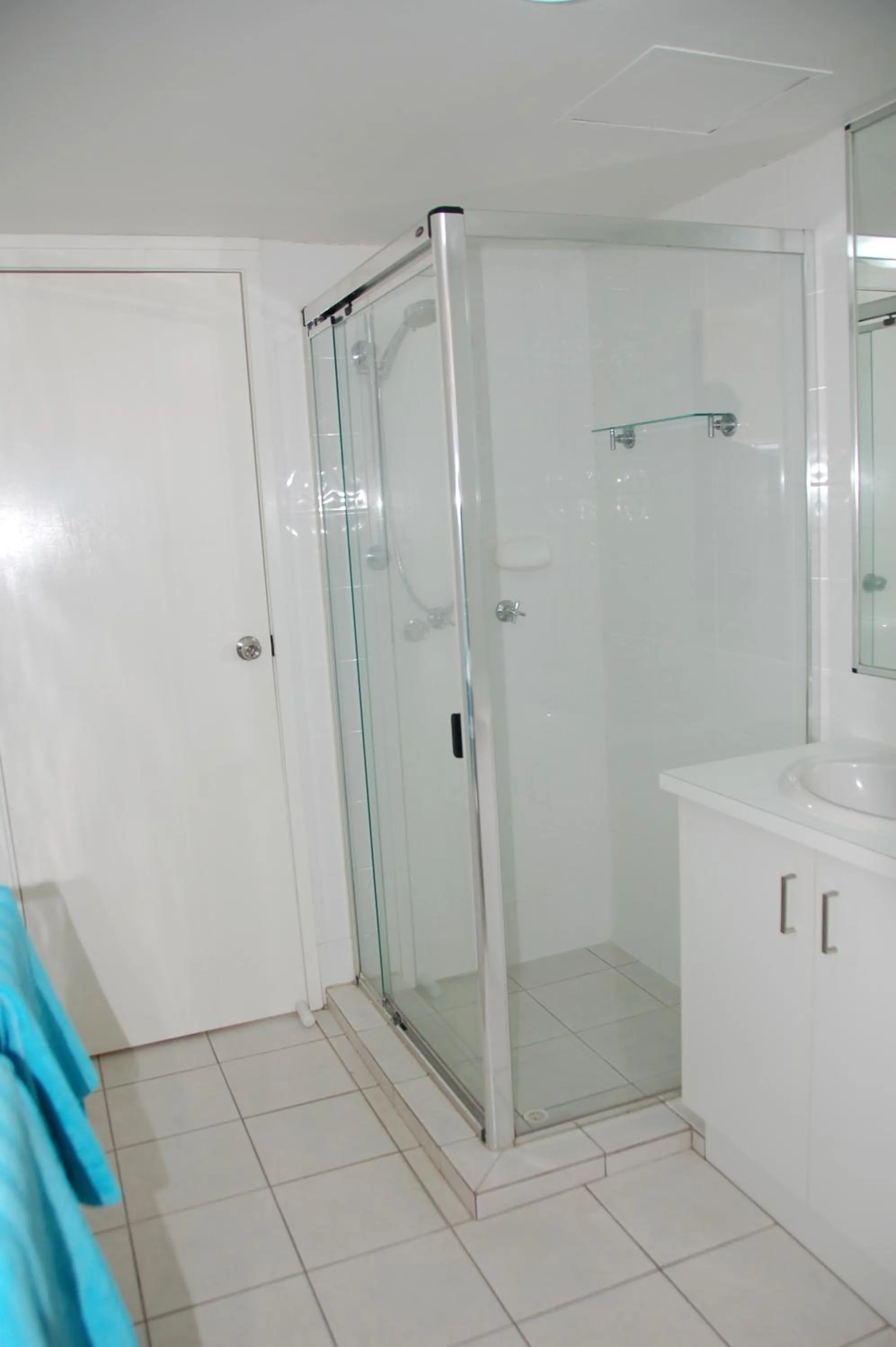 Shower in Spindrift on the Beach - Absolute Beachfront